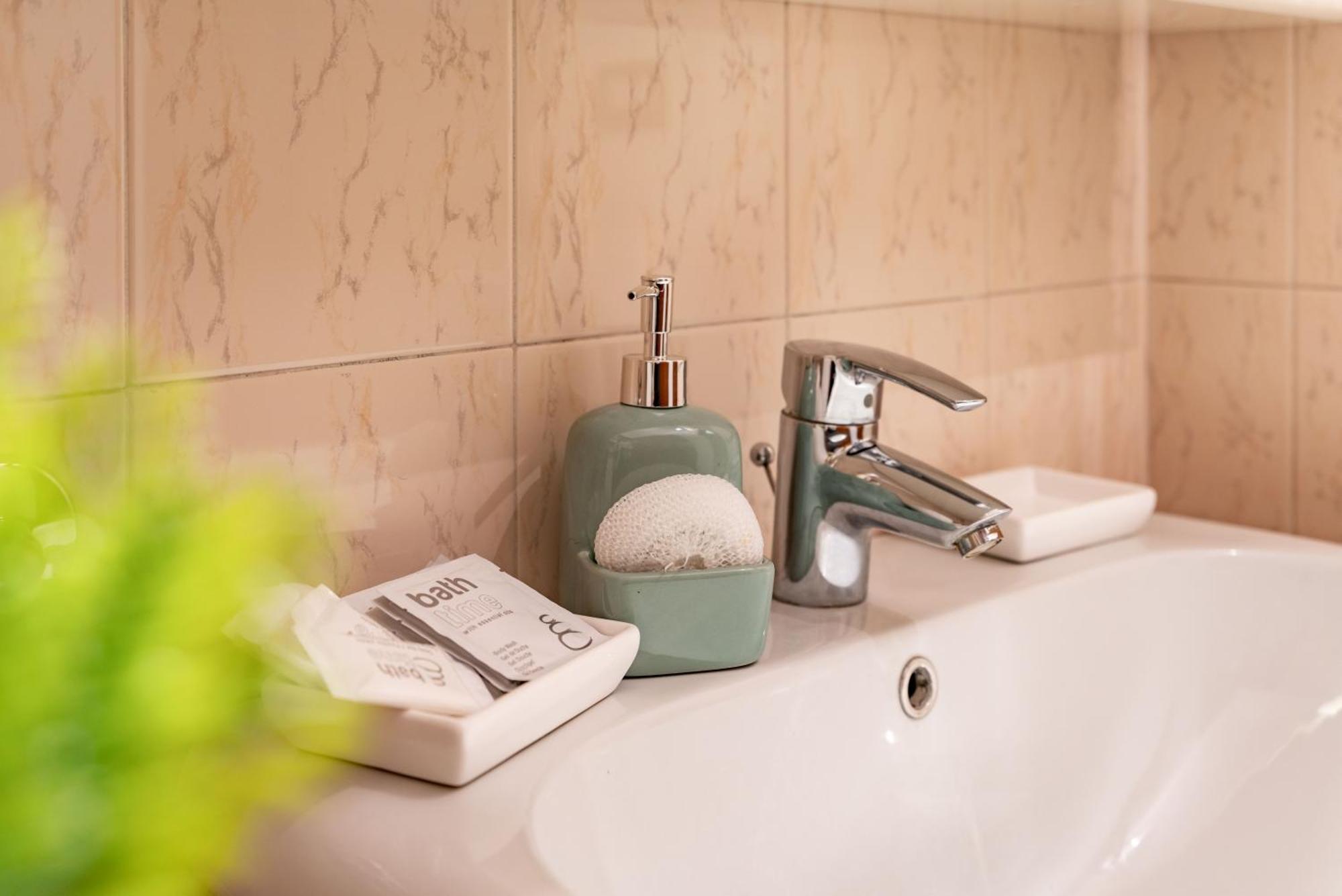 Apartment -near Arena & Parking - Pet Friendly Historical Arena Palace *