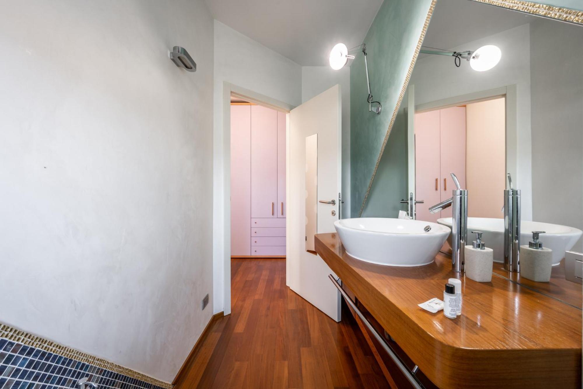 Nicola's Penthouse Apartment