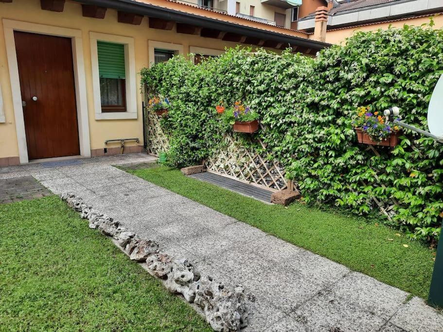 La Casa Di Davide Con Giardino E Garage