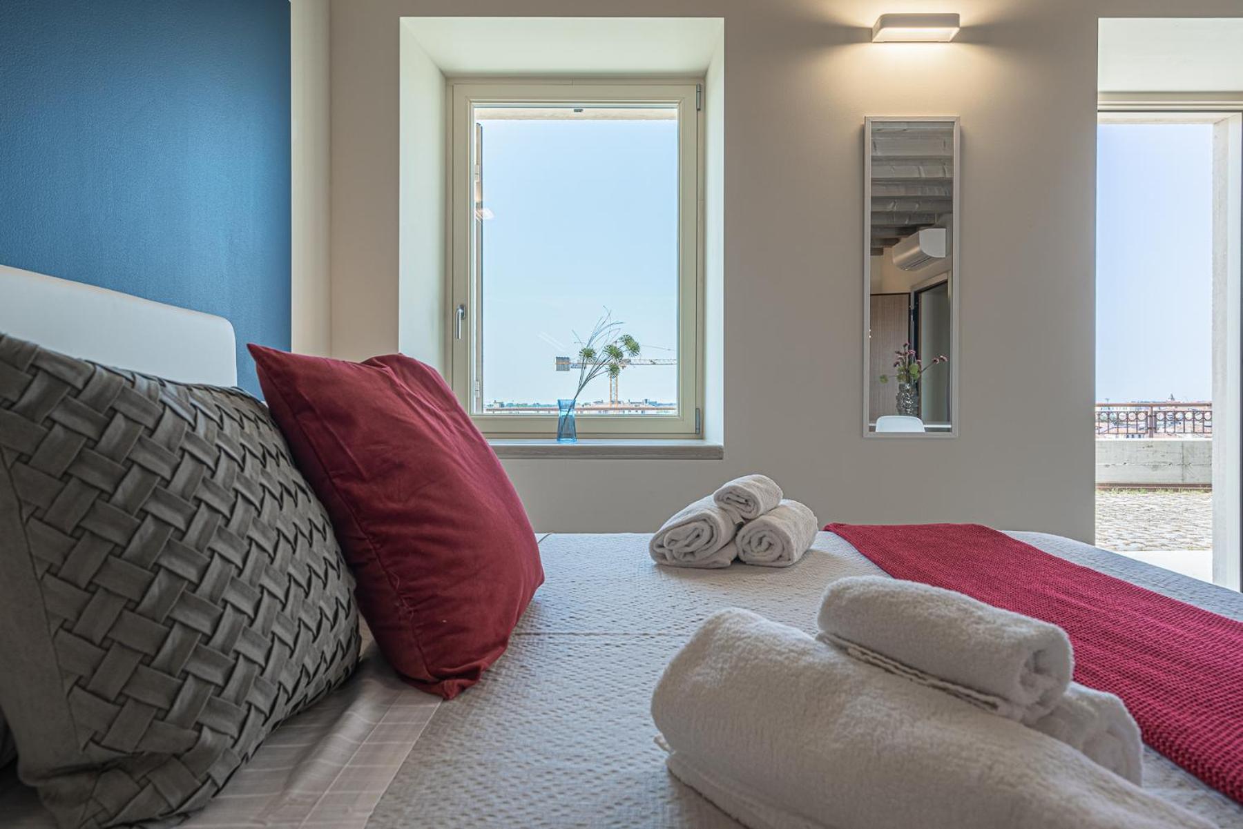 Skyline - 9m Apartment
