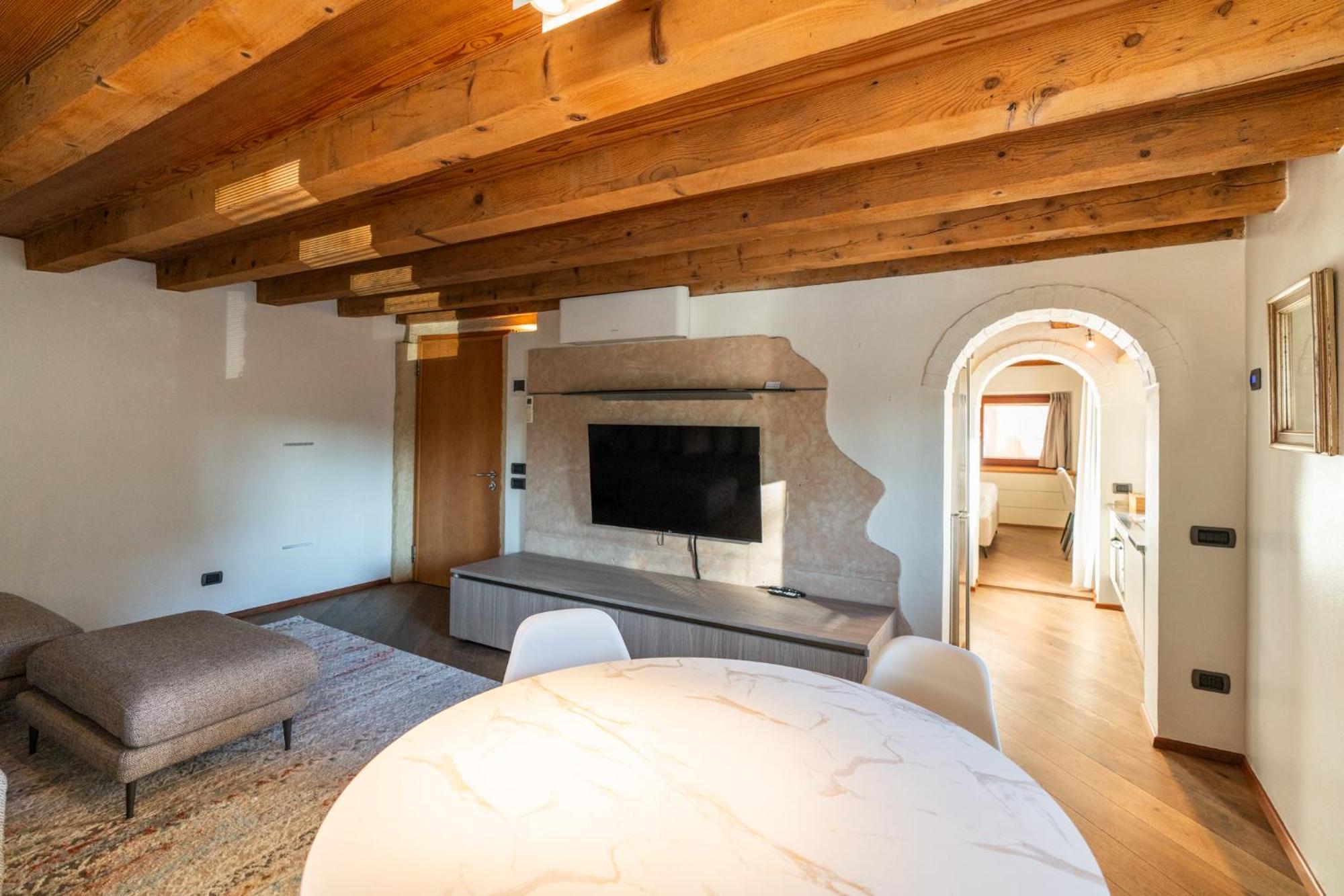 La Finestra Sul Ponte By Postcardsfrom Bed & Breakfast