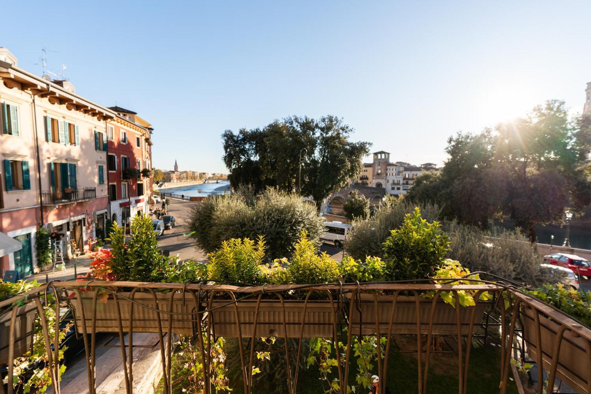 La Finestra Sul Ponte By Postcardsfrom Bed & Breakfast