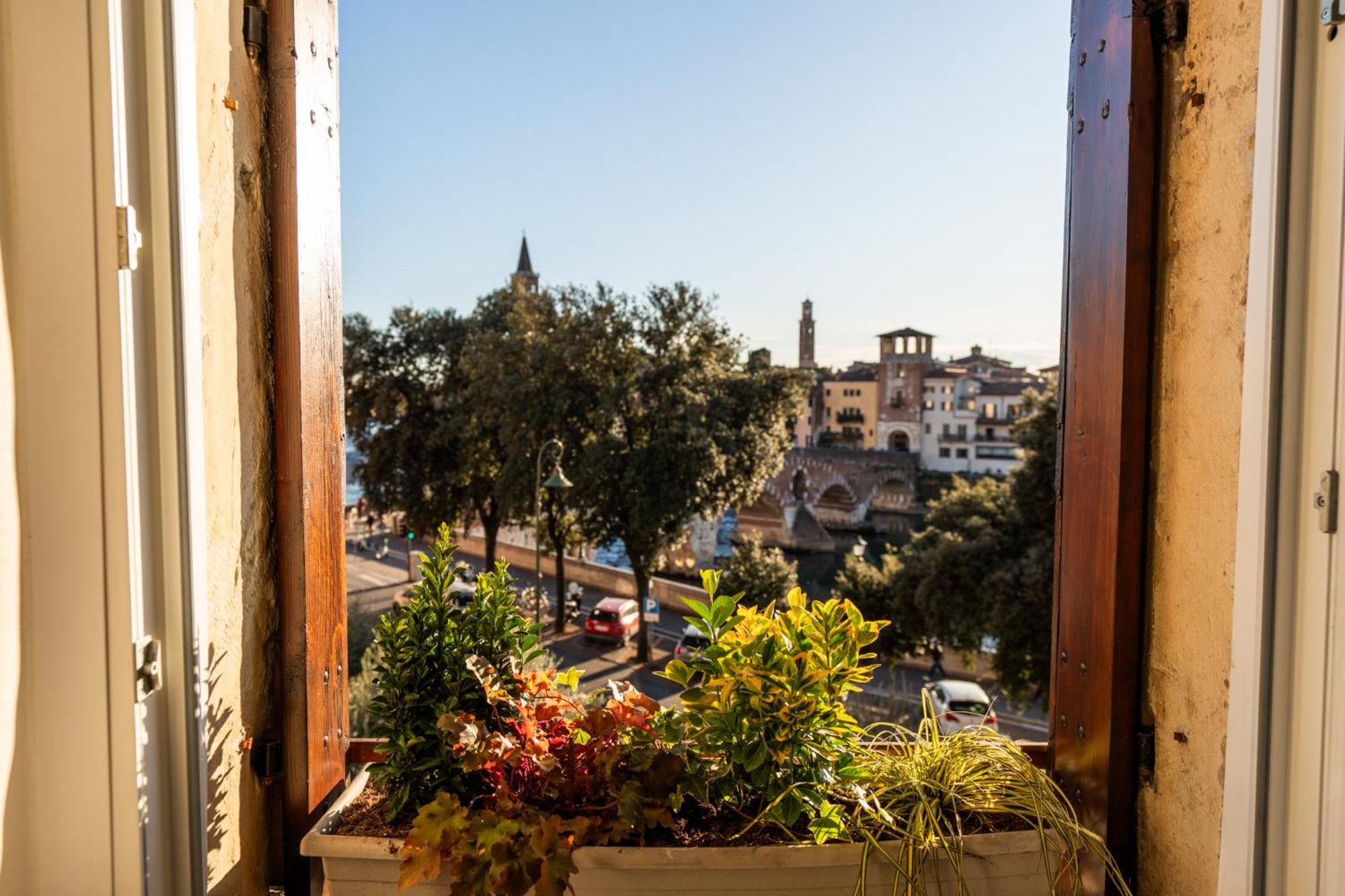 La Finestra Sul Ponte By Postcardsfrom Bed & Breakfast Verona