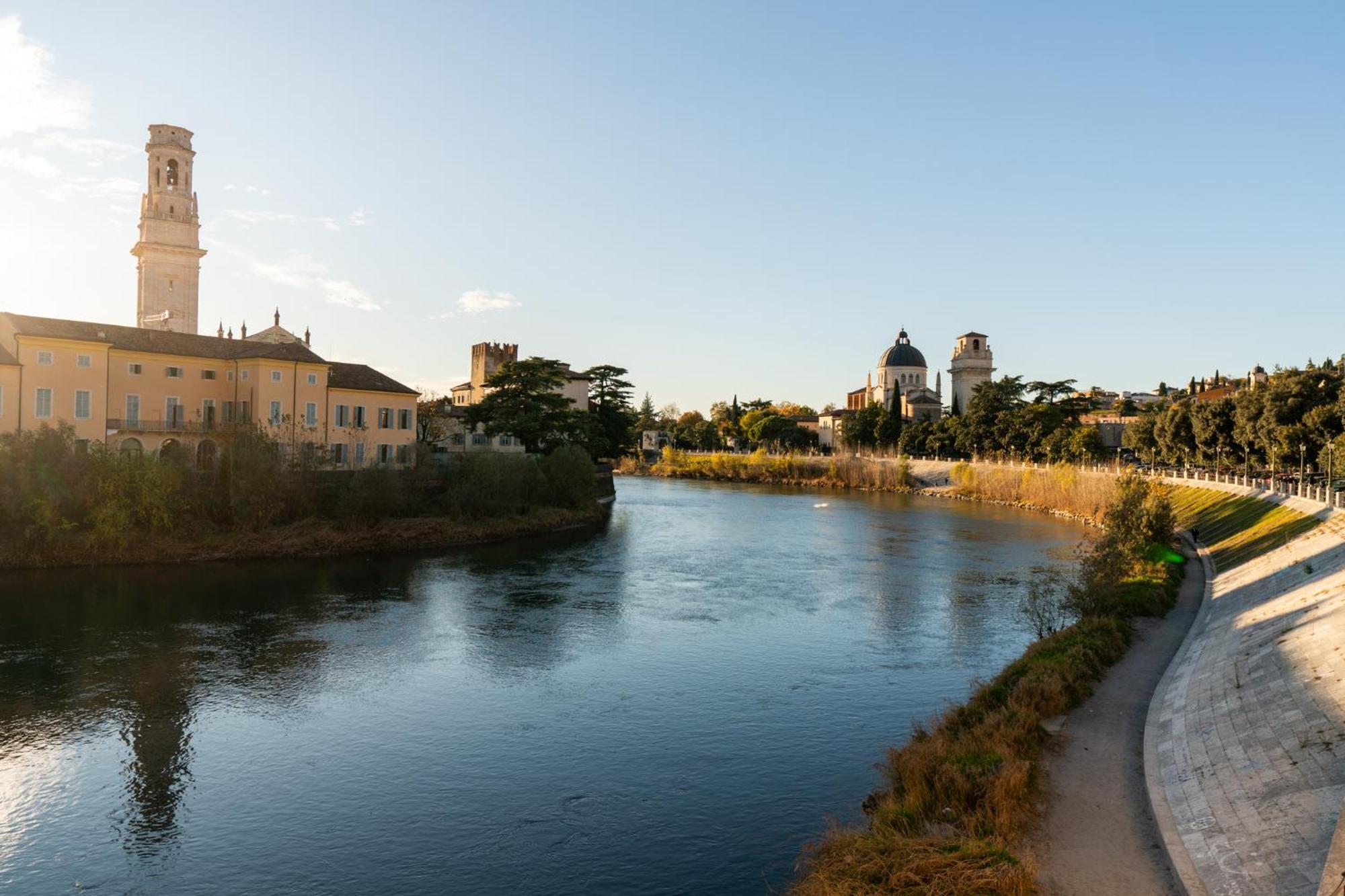 La Finestra Sul Ponte By Postcardsfrom Bed & Breakfast Verona