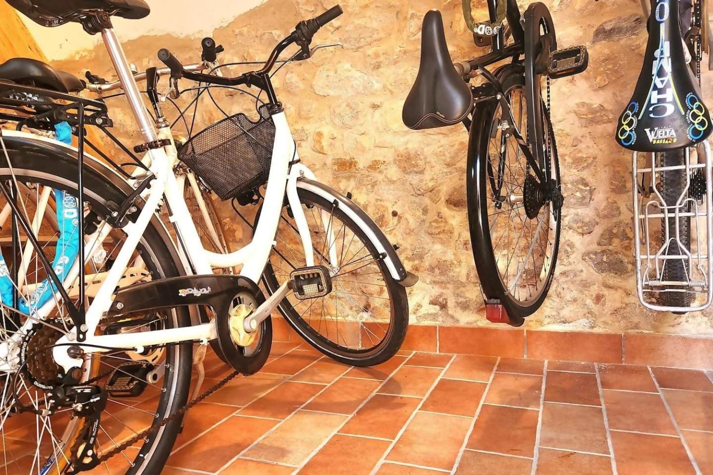 Romeos Public Free Parking Bike Casa vacanze