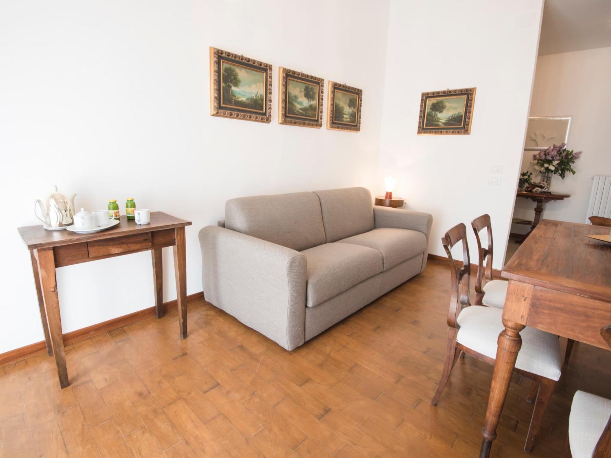 Italianflat - Via Adua Two Bedroom Old Town Apartment