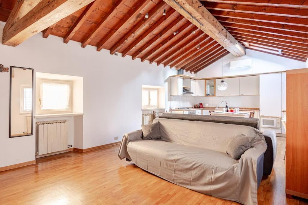 Luxury Attico - 5 Min Piazza Delle Erbe Căn hộ *