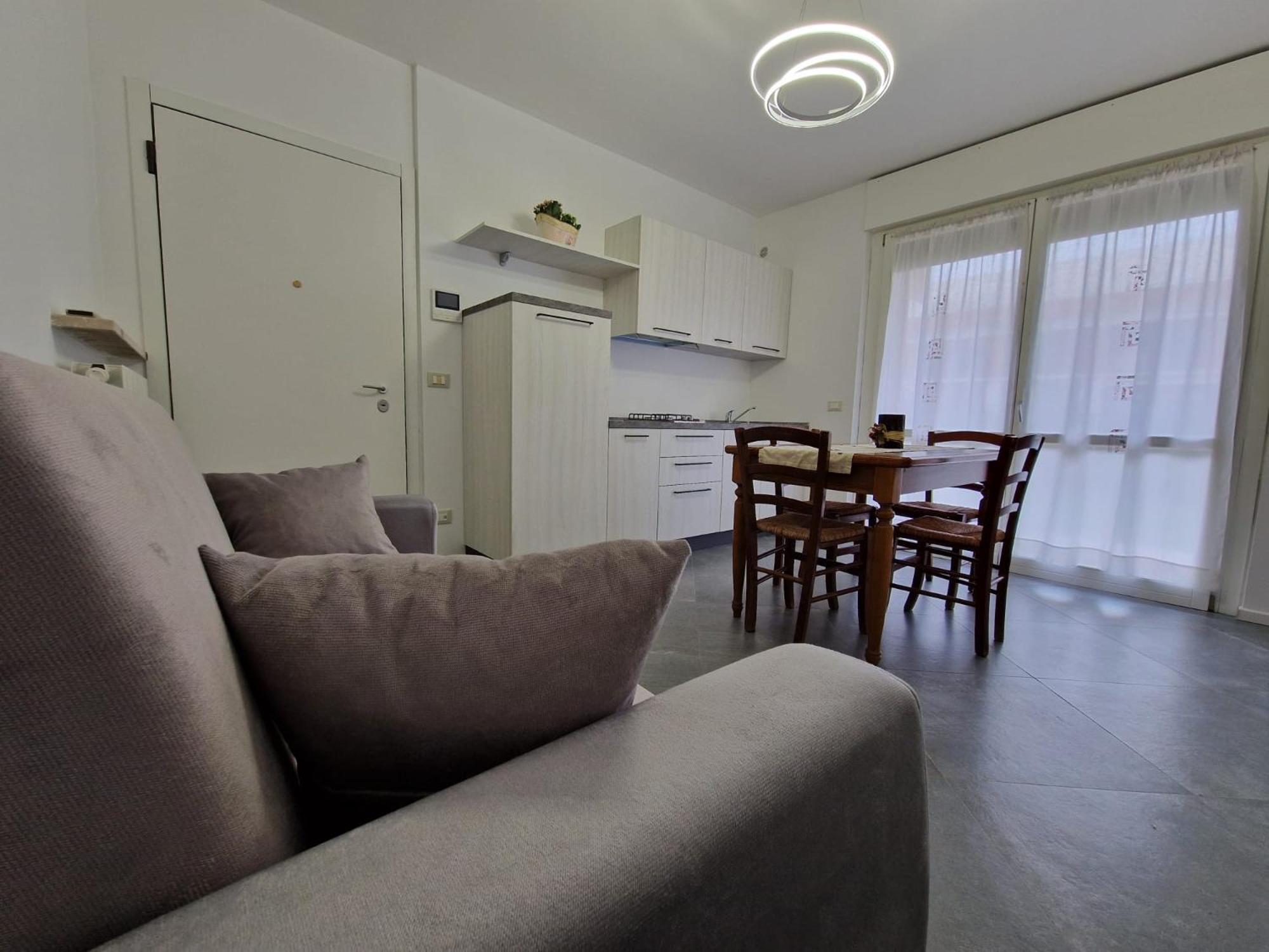 Iris Apartment *