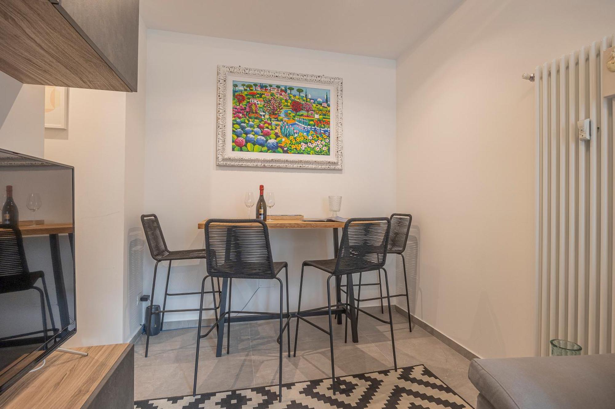 Modern With Terrace Apartment *