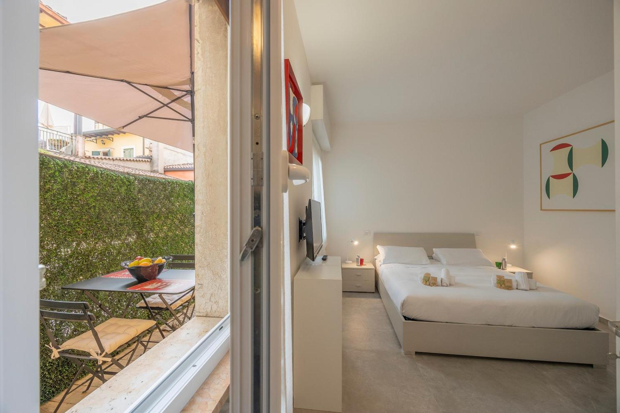 Modern With Terrace Apartment Verona