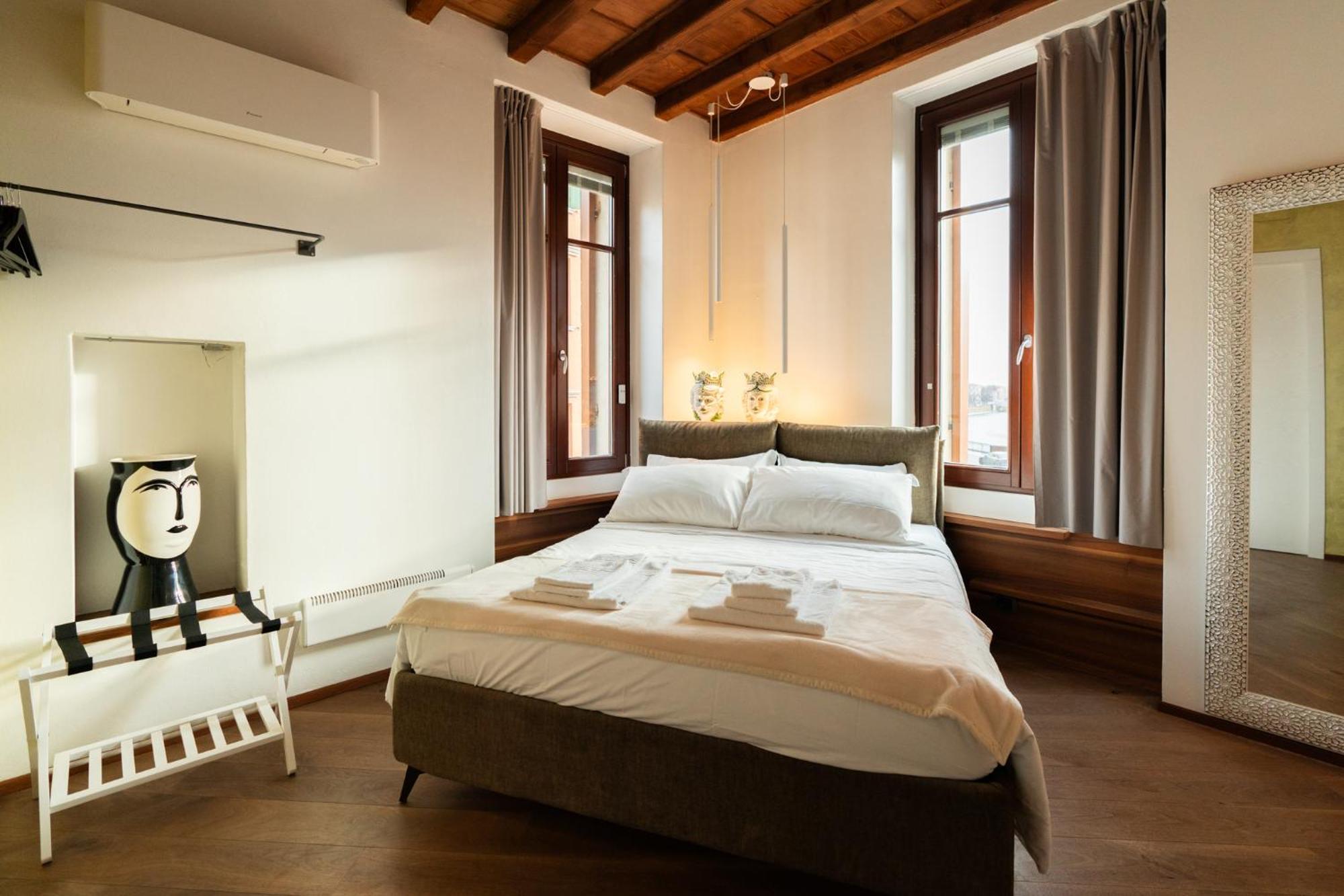 La Finestra Sul Ponte By Postcardsfrom Bed & Breakfast Verona