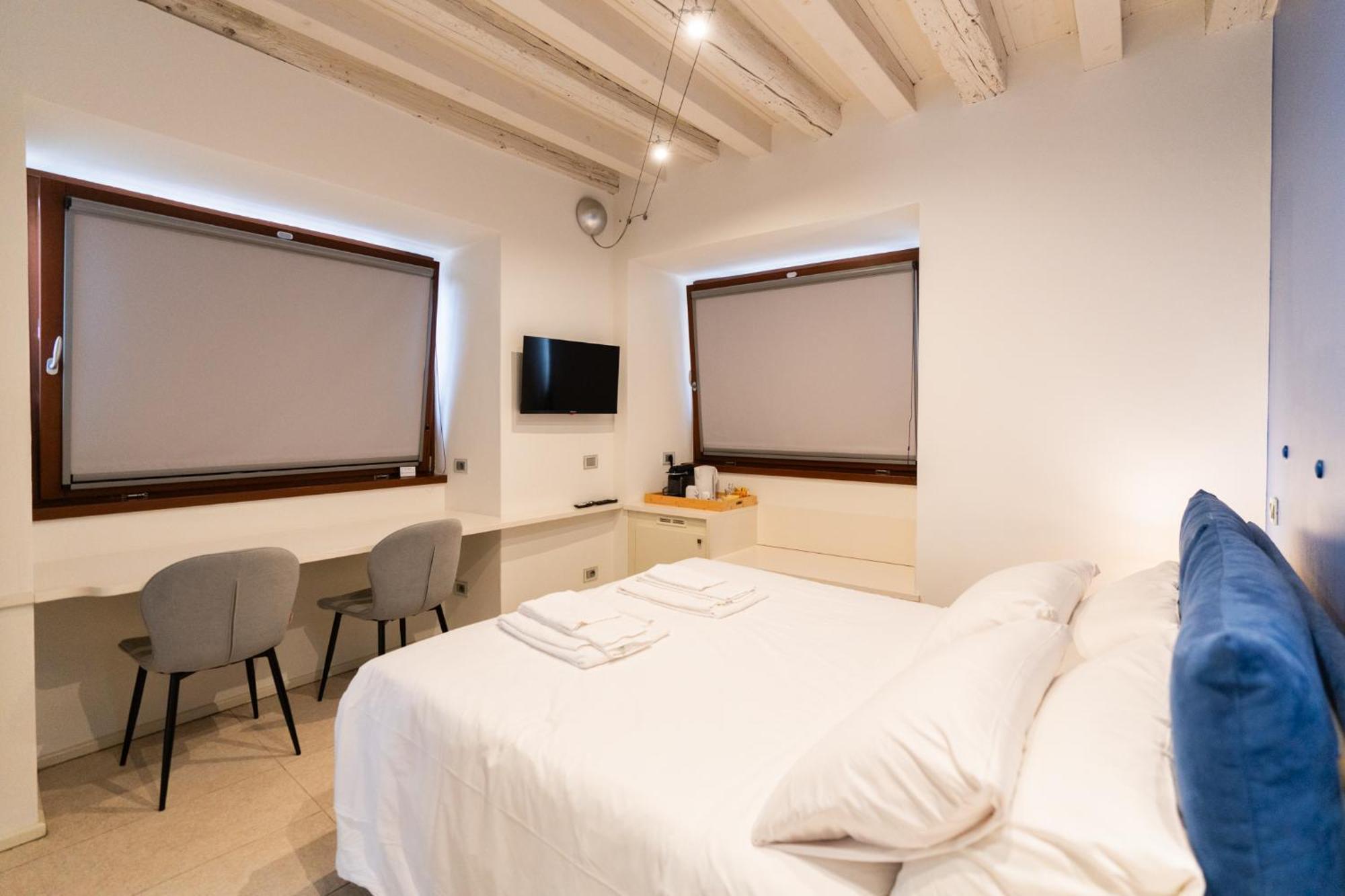 Bed & Breakfast La Finestra Sul Ponte By Postcardsfrom Verona