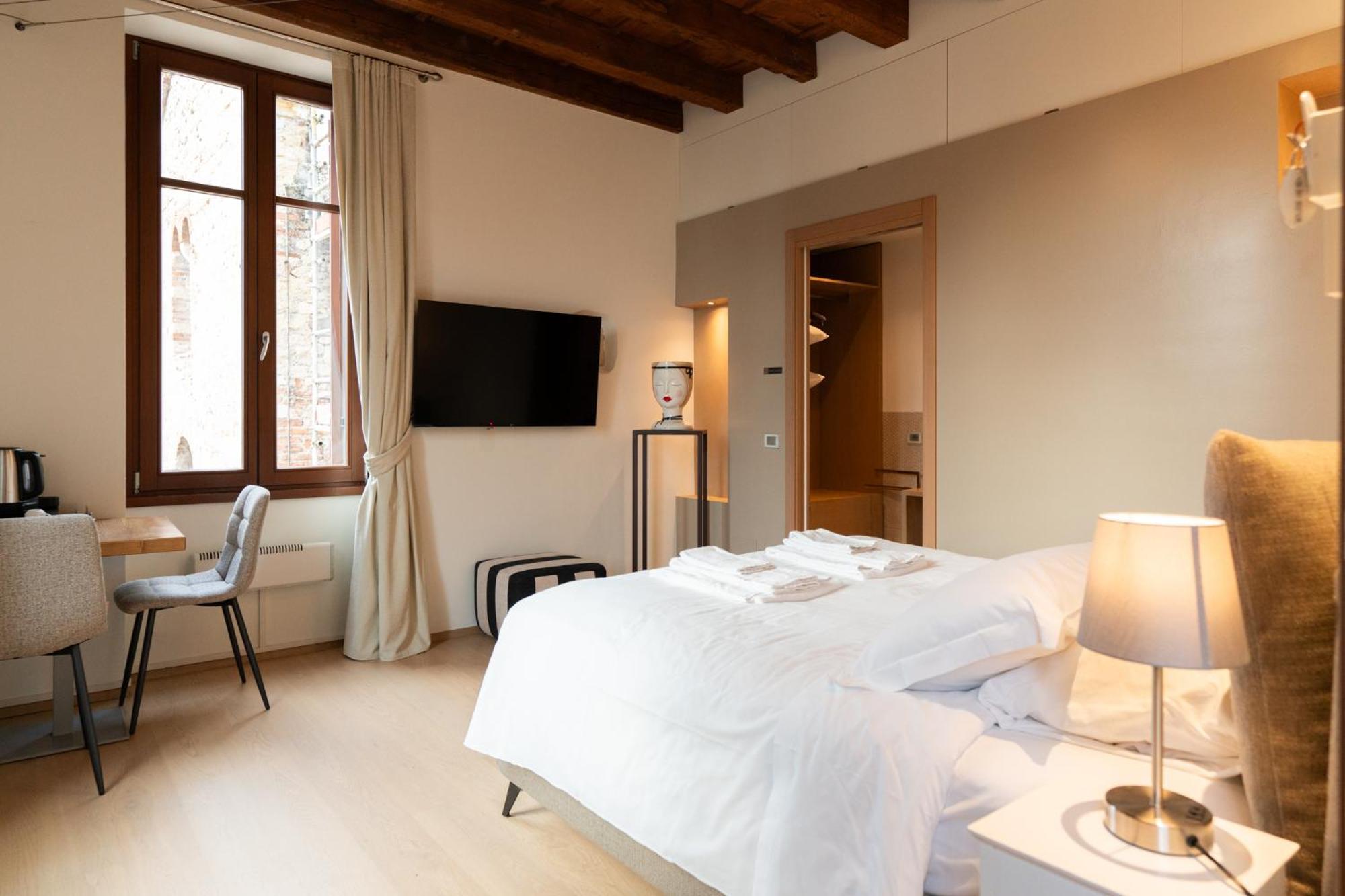 La Finestra Sul Ponte By Postcardsfrom Bed & Breakfast 2*