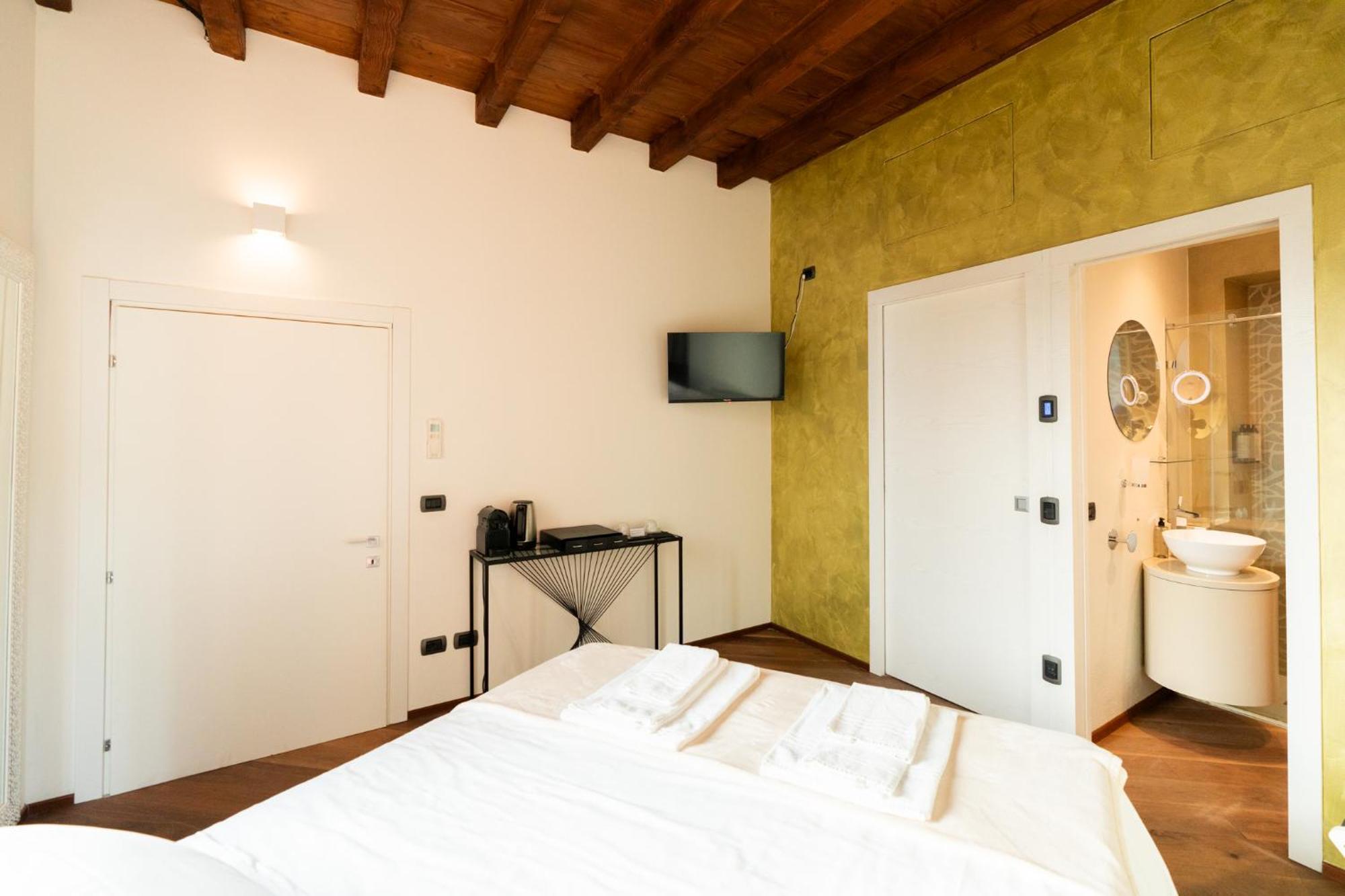 Bed & Breakfast La Finestra Sul Ponte By Postcardsfrom 2*