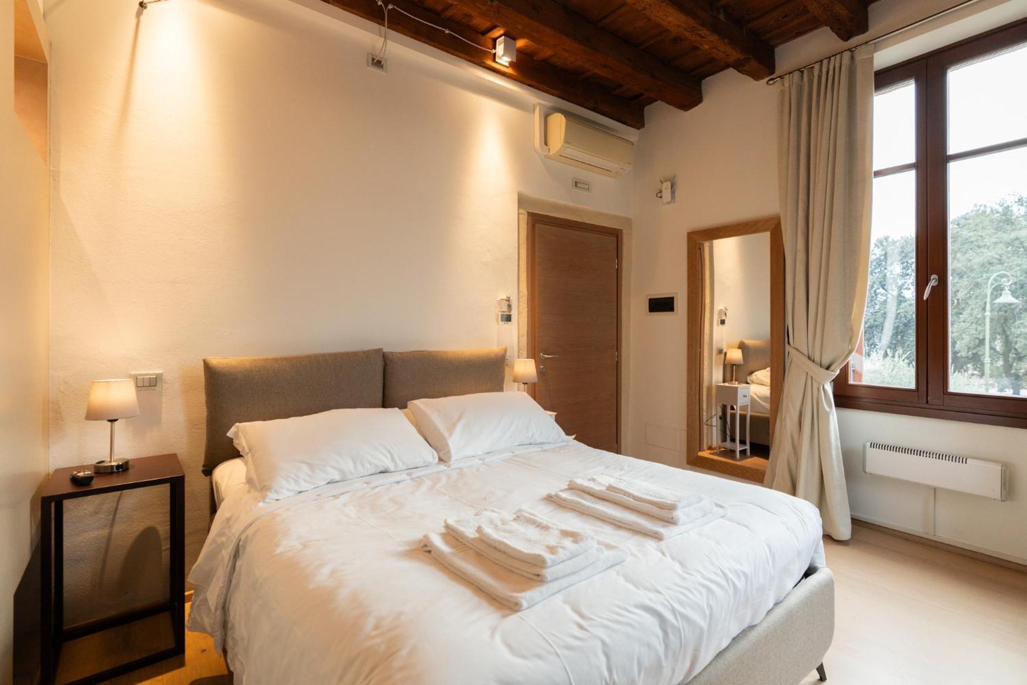 La Finestra Sul Ponte By Postcardsfrom Bed & Breakfast