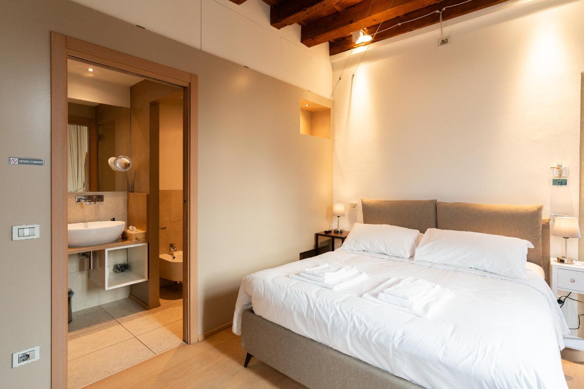 La Finestra Sul Ponte By Postcardsfrom Bed & Breakfast 2*
