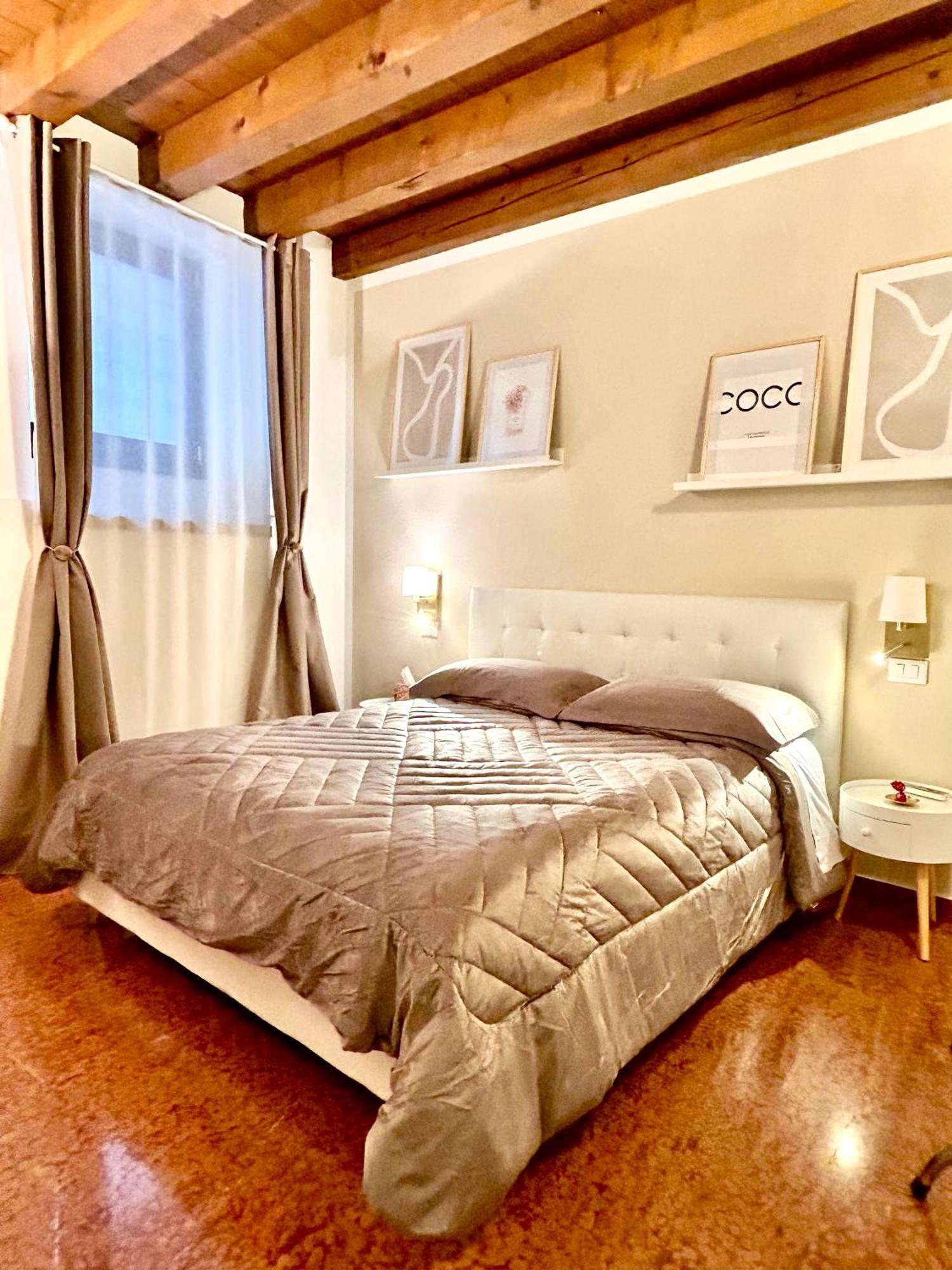 Rosso Suite-free Parking Verona