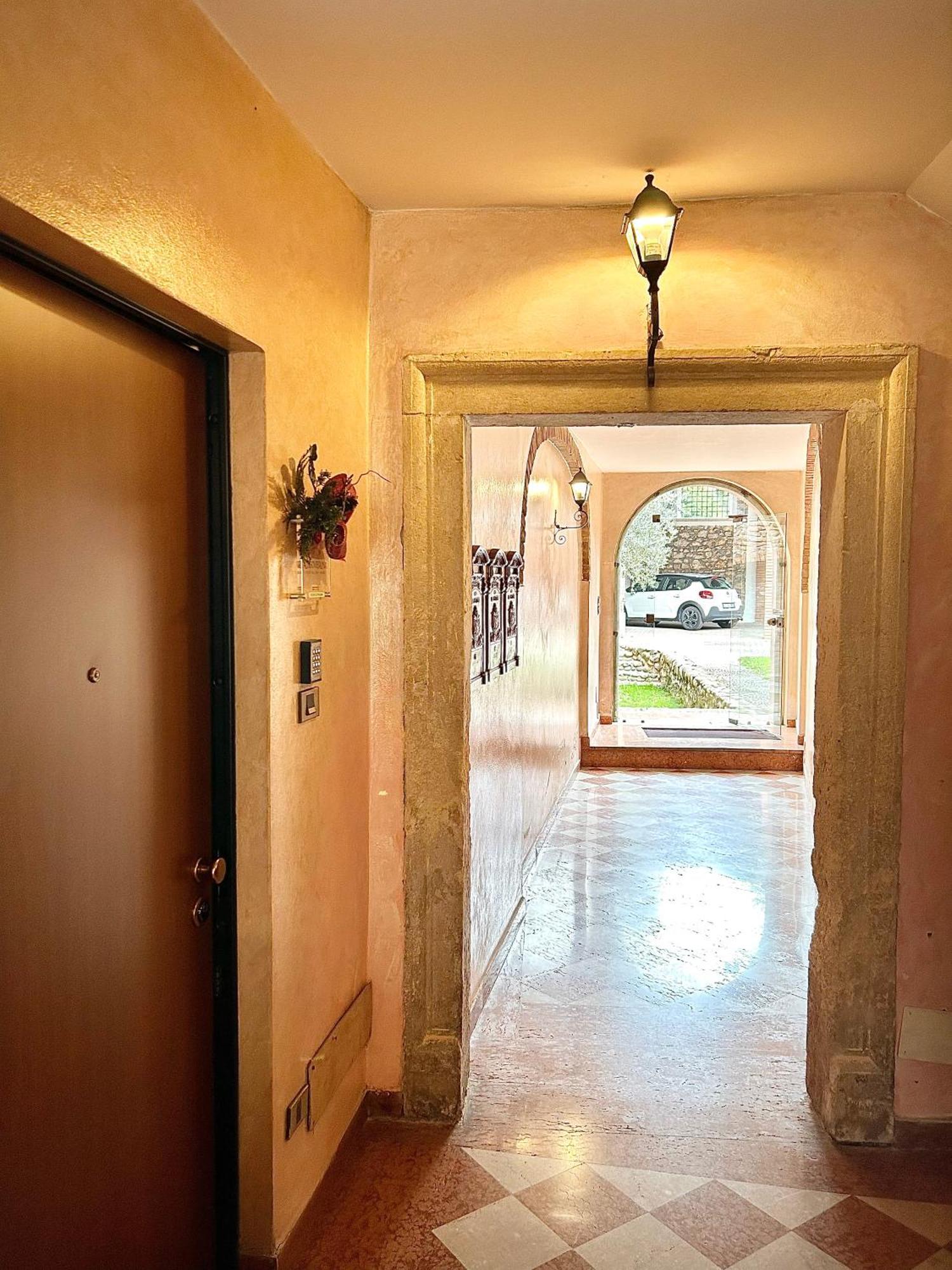 Rosso Suite-free Parking *