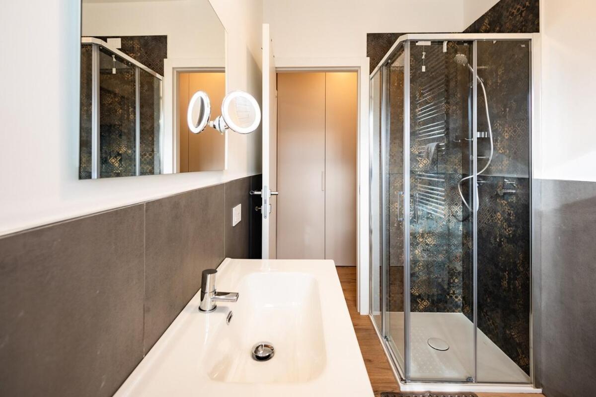 Apartment Modern Grey Flat In Verona