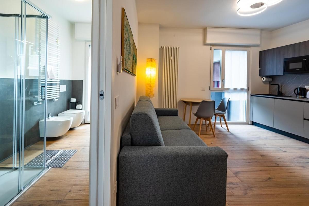 Modern Grey Flat In Apartment *