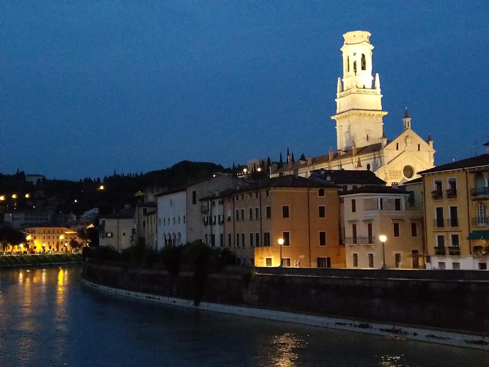 Căn hộ Across The River And Into The Trees Verona