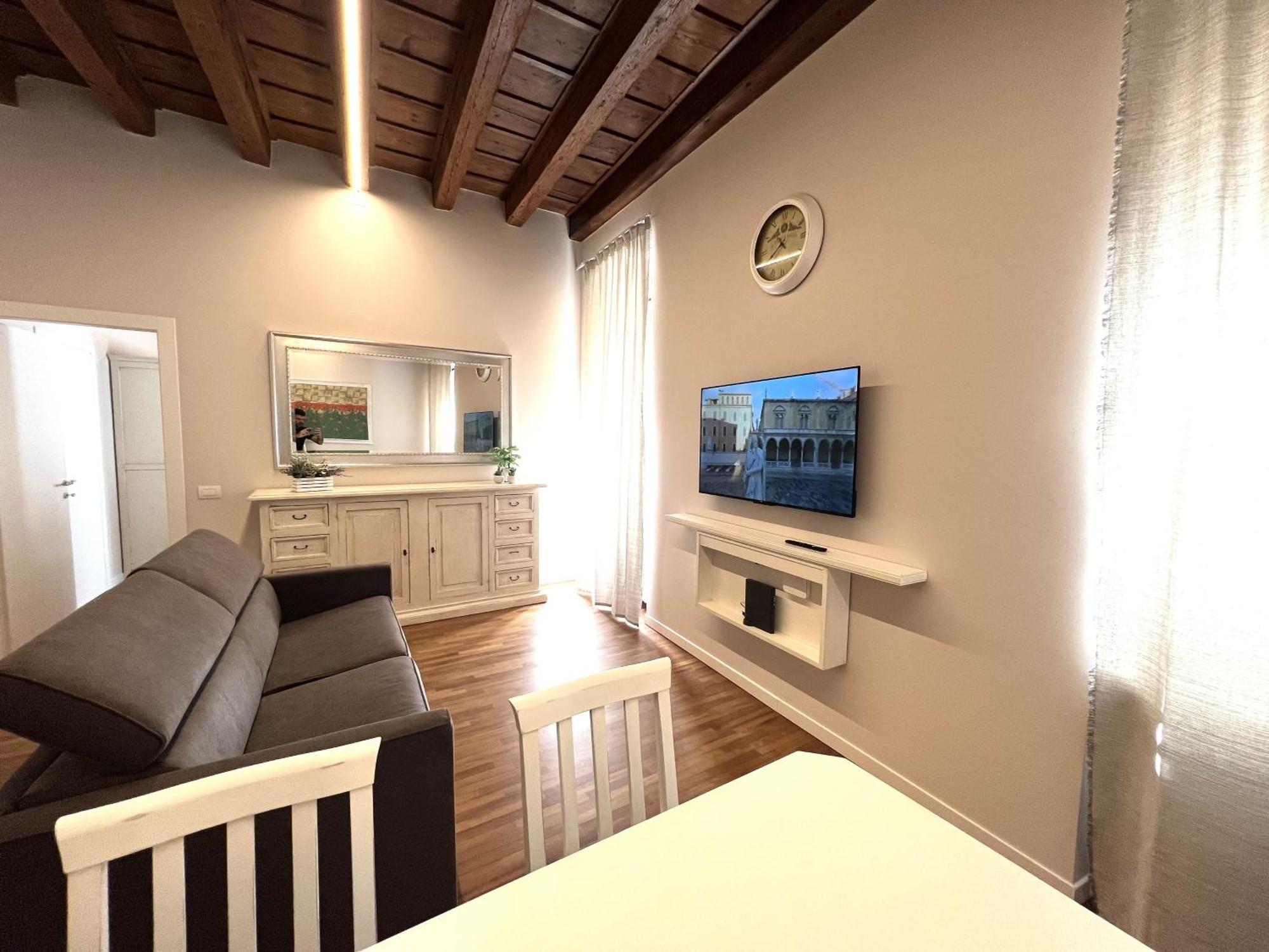 Apartment Arena Interno 5 *