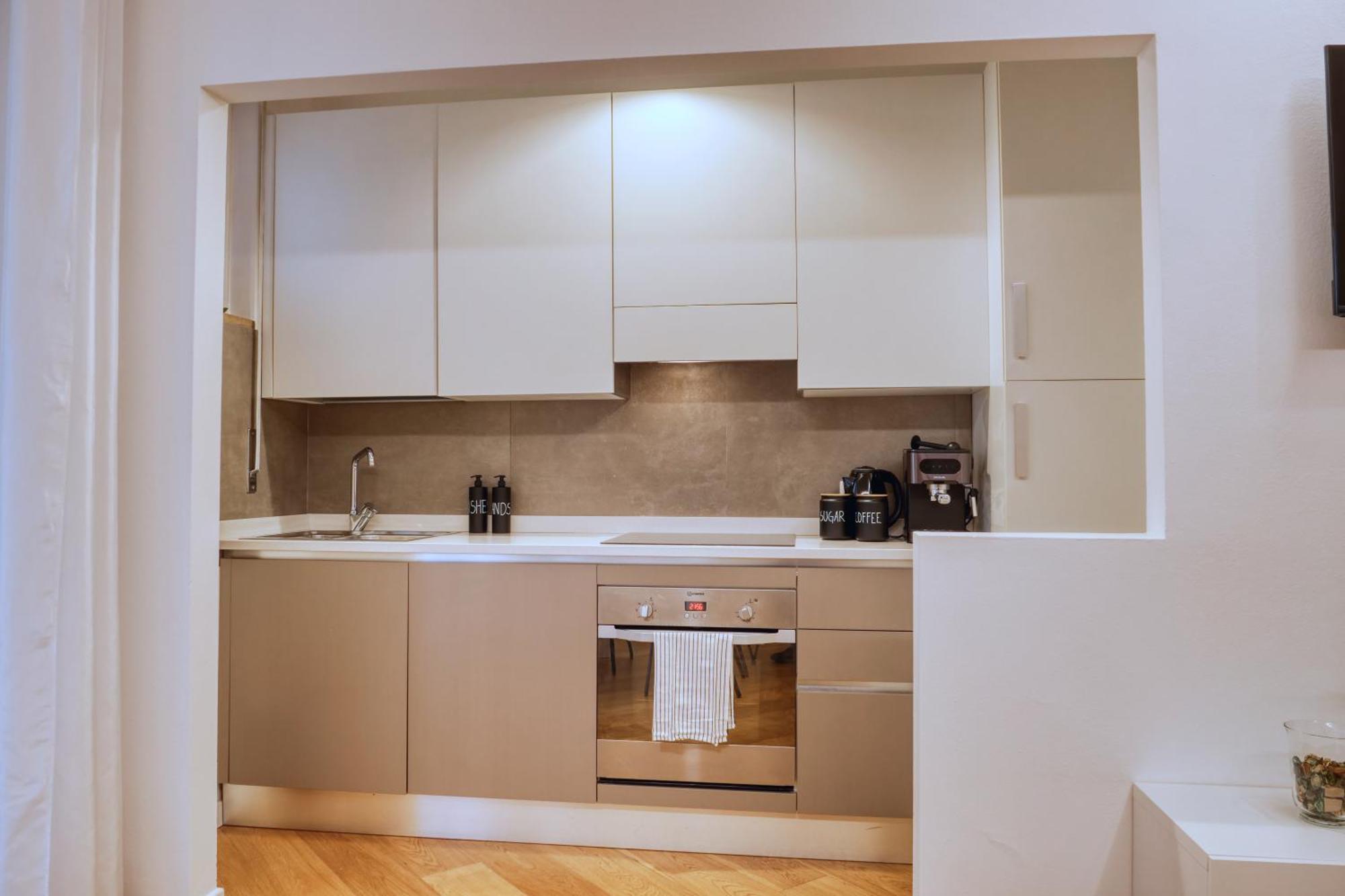 Apartment Stadium Stay- Central, Quiet, Easy Parking *