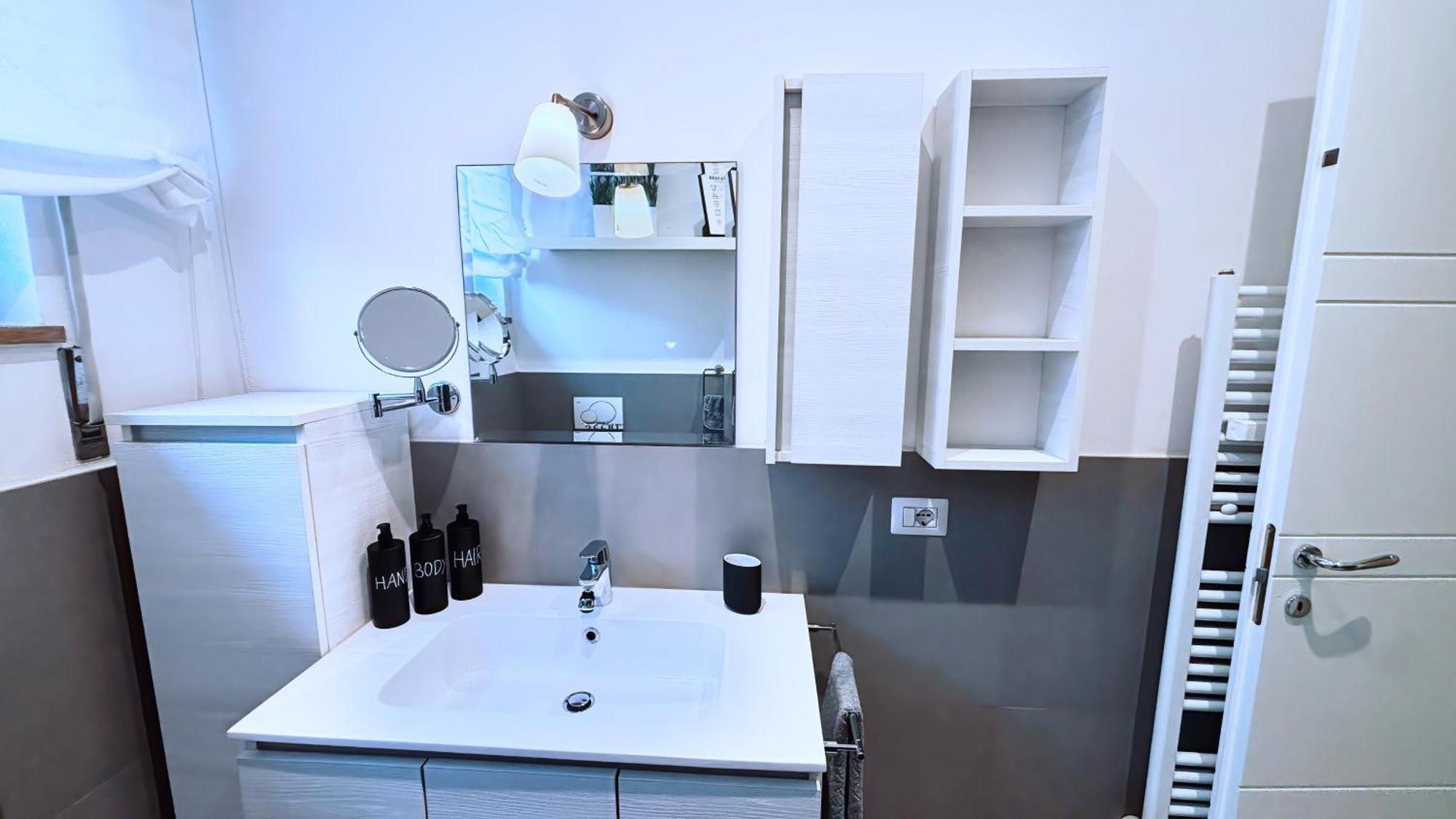 Stadium Stay- Central, Quiet, Easy Parking Apartment Verona