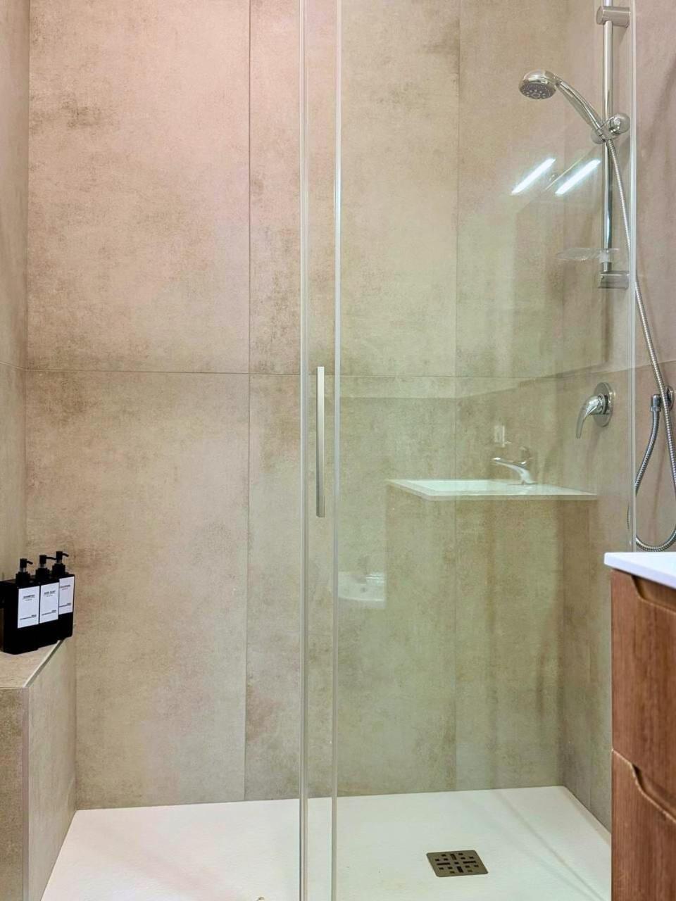 3 - 3 Bath - Bright Modern Apartment Verona