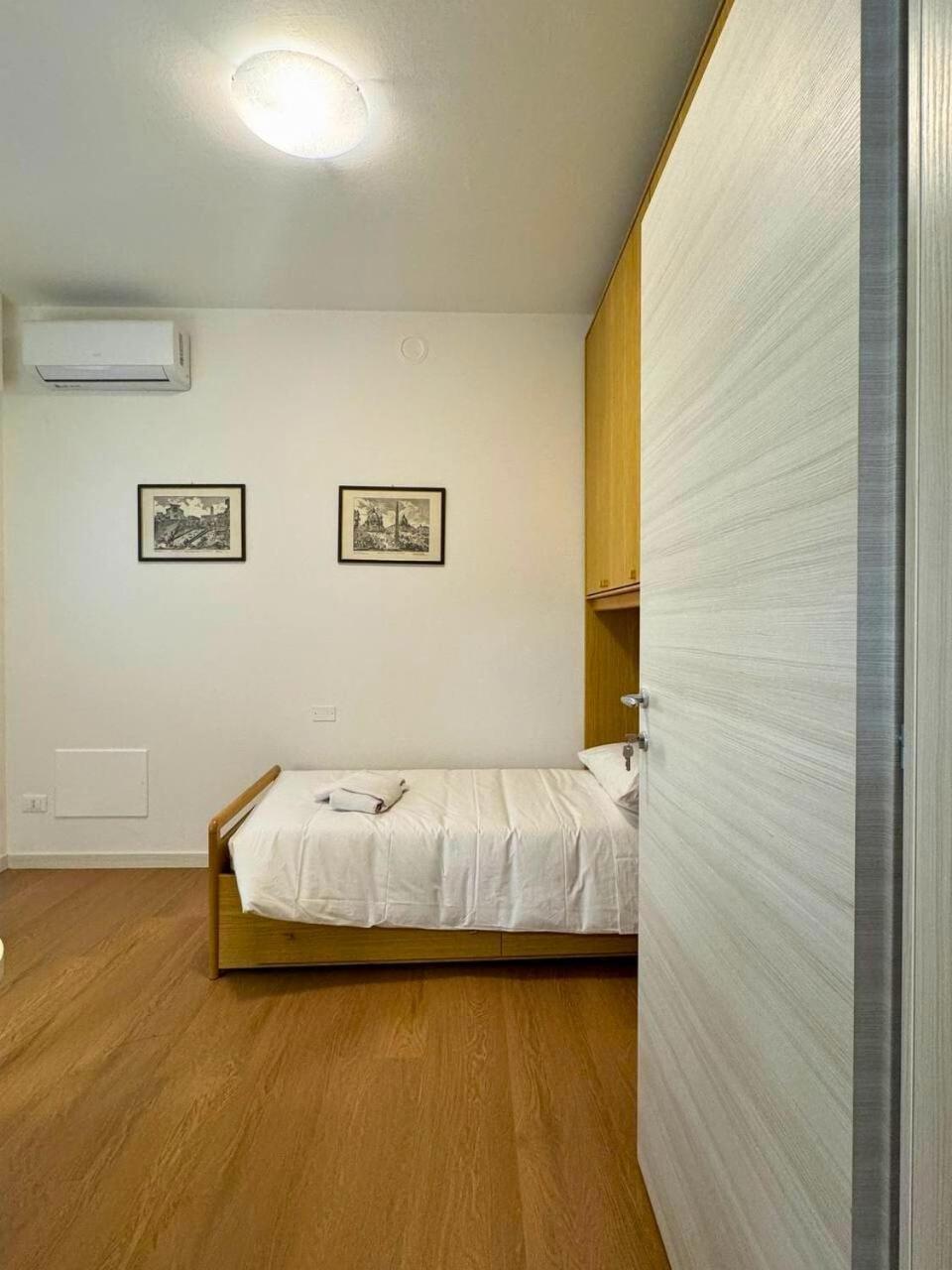 Apartment 3 - 3 Bath - Bright Modern *
