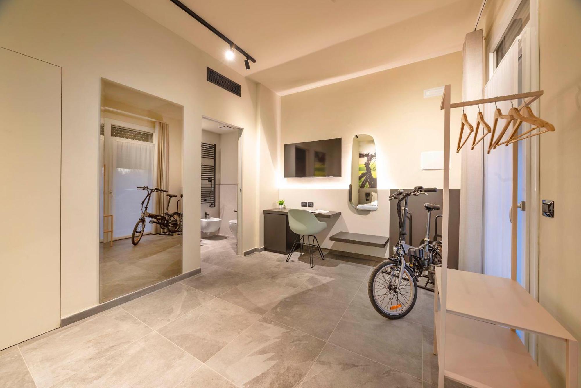 Guest house Italianflat - Verona's River, Free Parking For Car & Bike, Nature, Relax *