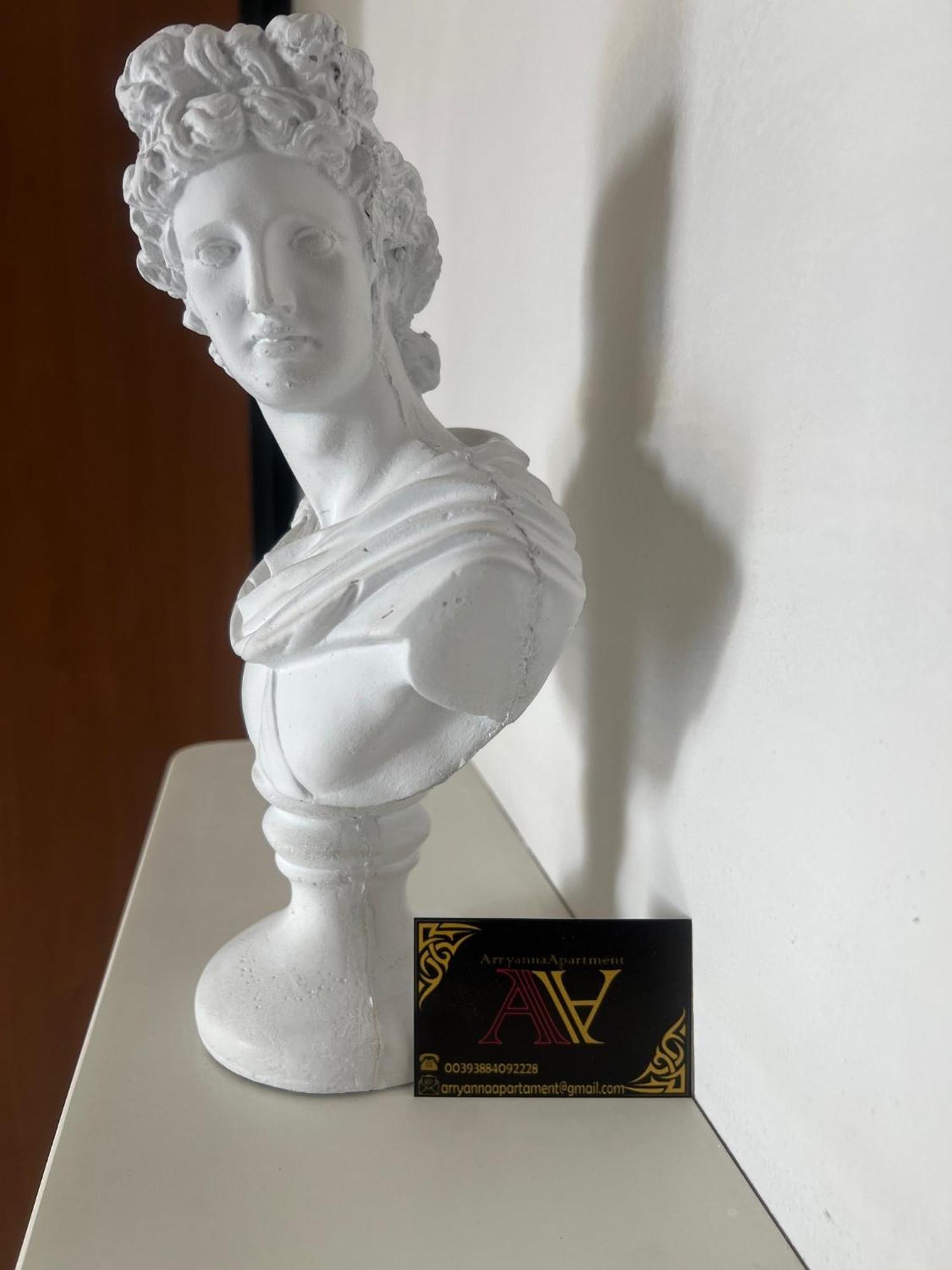 Arryanna Verona