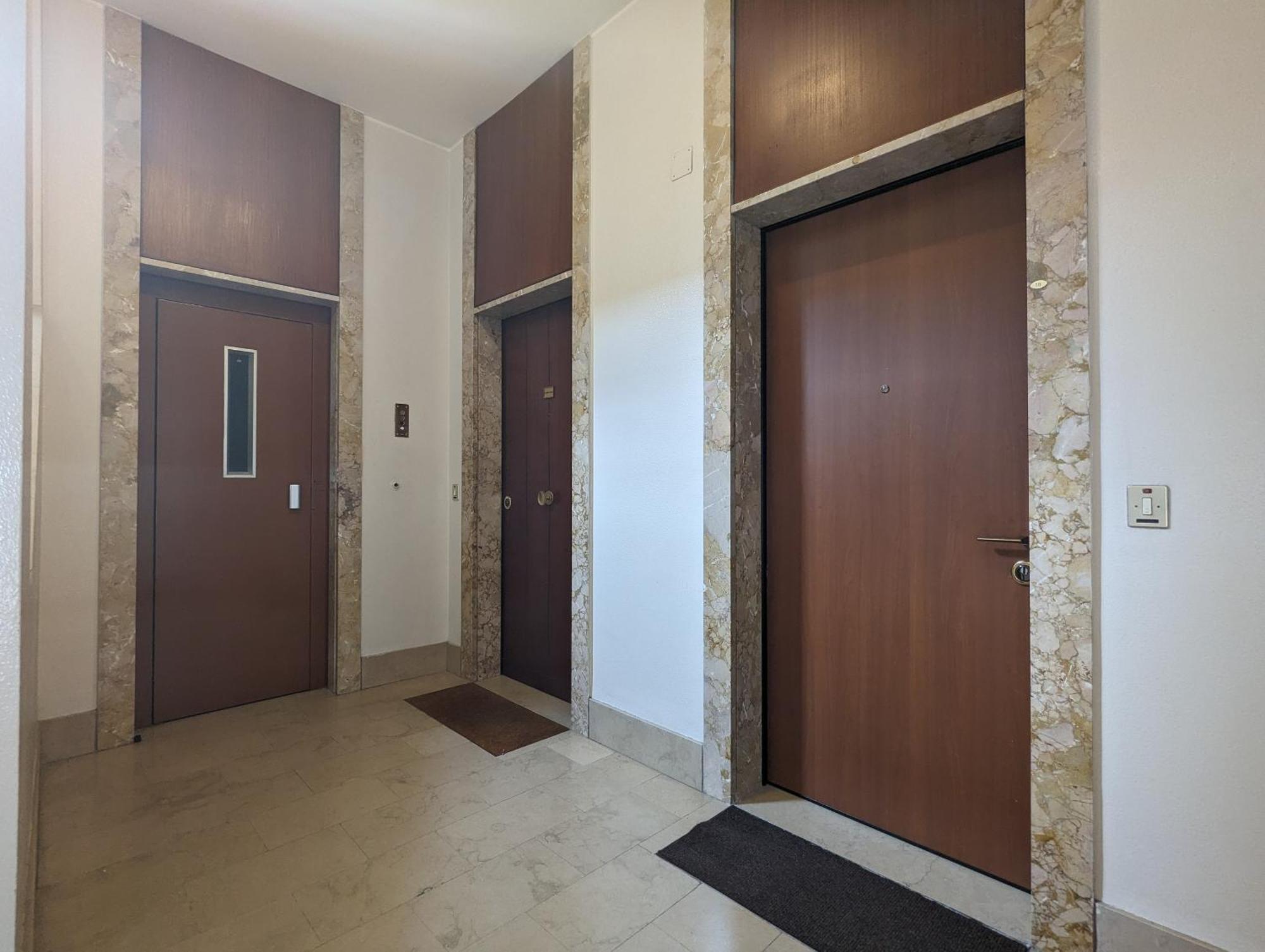 Big House-private Parking-12