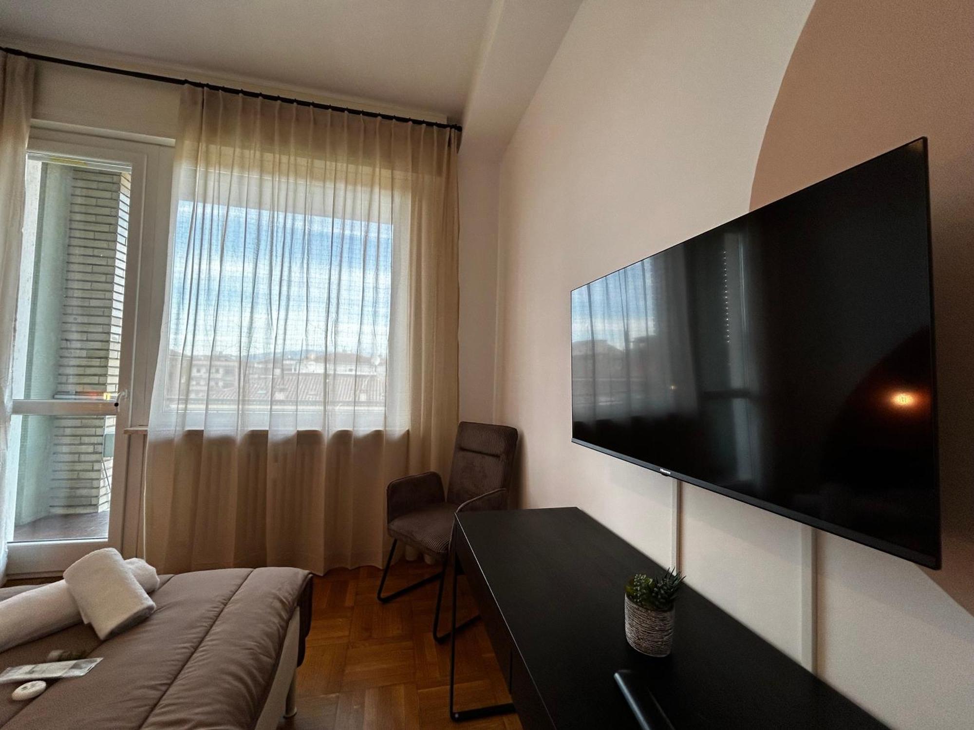 Apartment Big House-private Parking-12