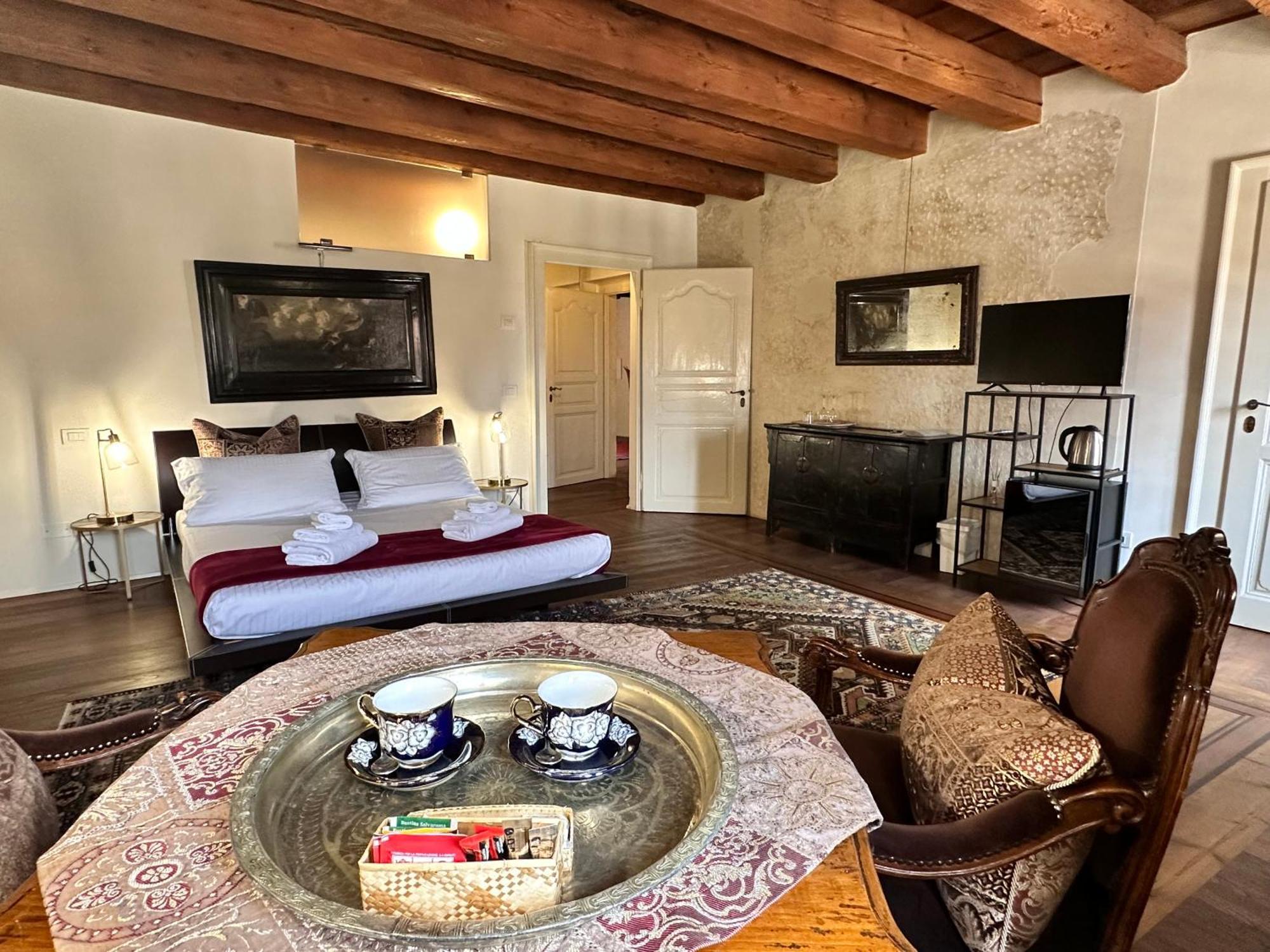 Truly - Delle Erbe Guest house