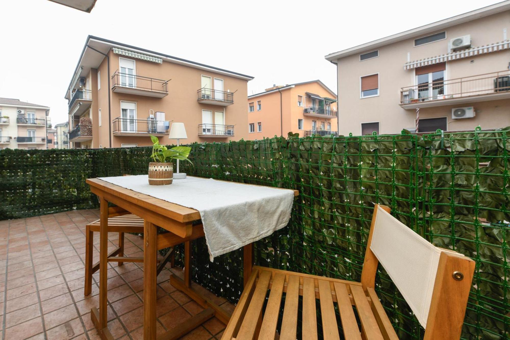 Huoneisto Casa Maddy - Balcony, Parking, 20-minute Walk To The Center Verona