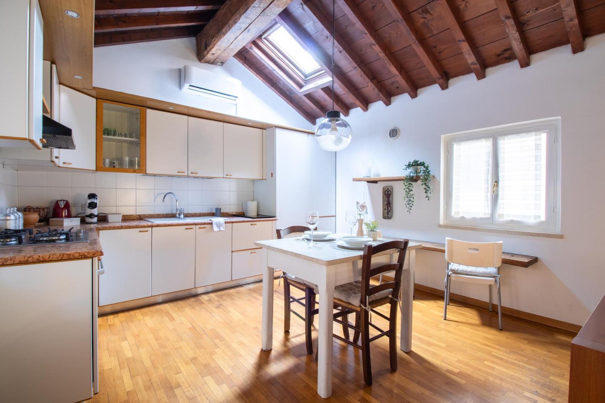 Romantic Attic In Center Verona