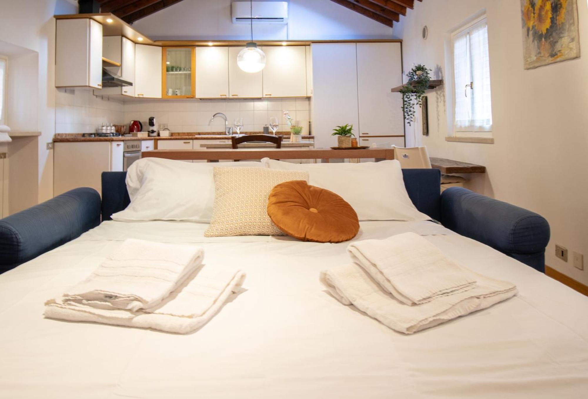 Romantic Attic In Center Apartment Verona