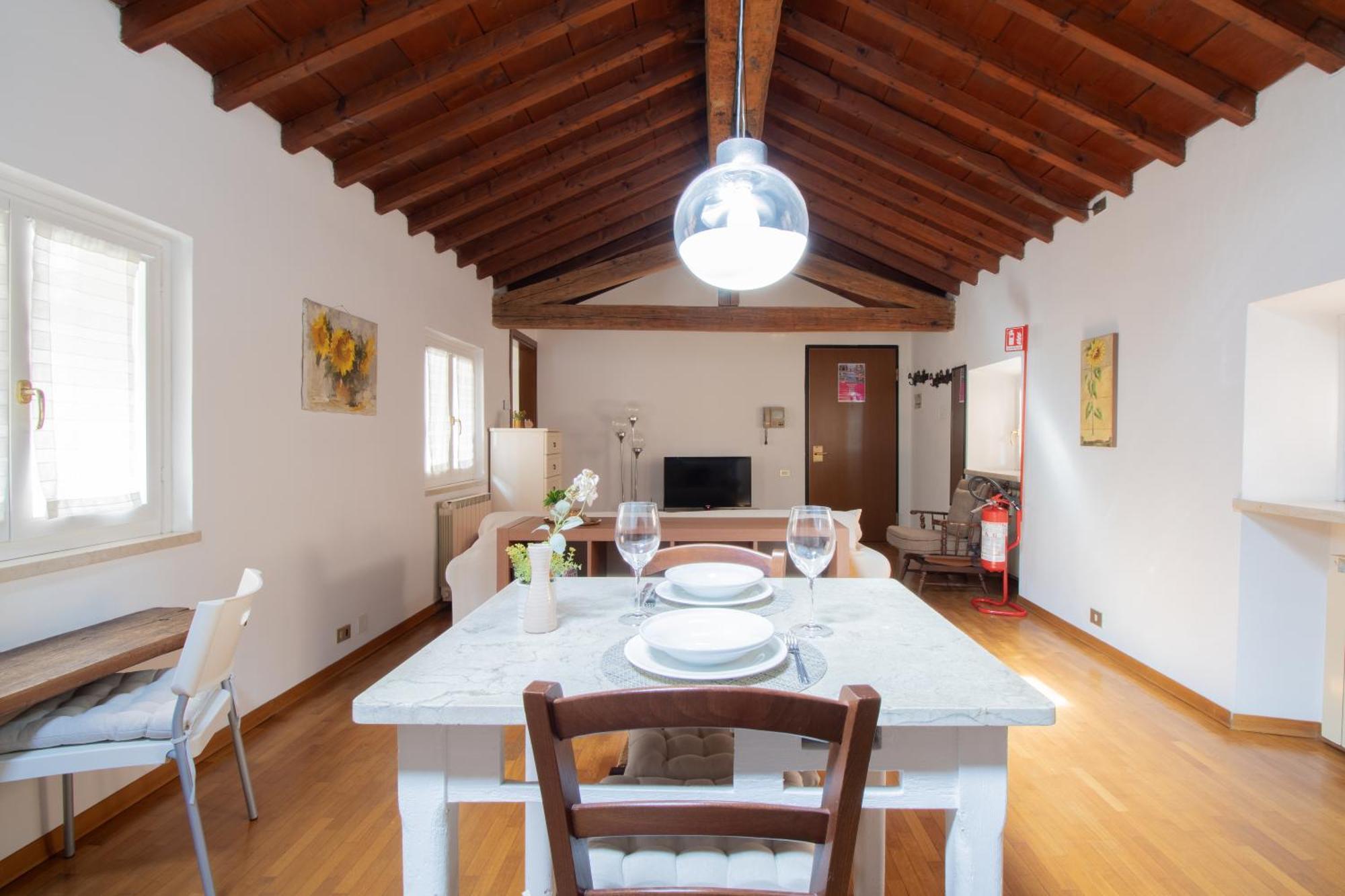 Romantic Attic In Center *