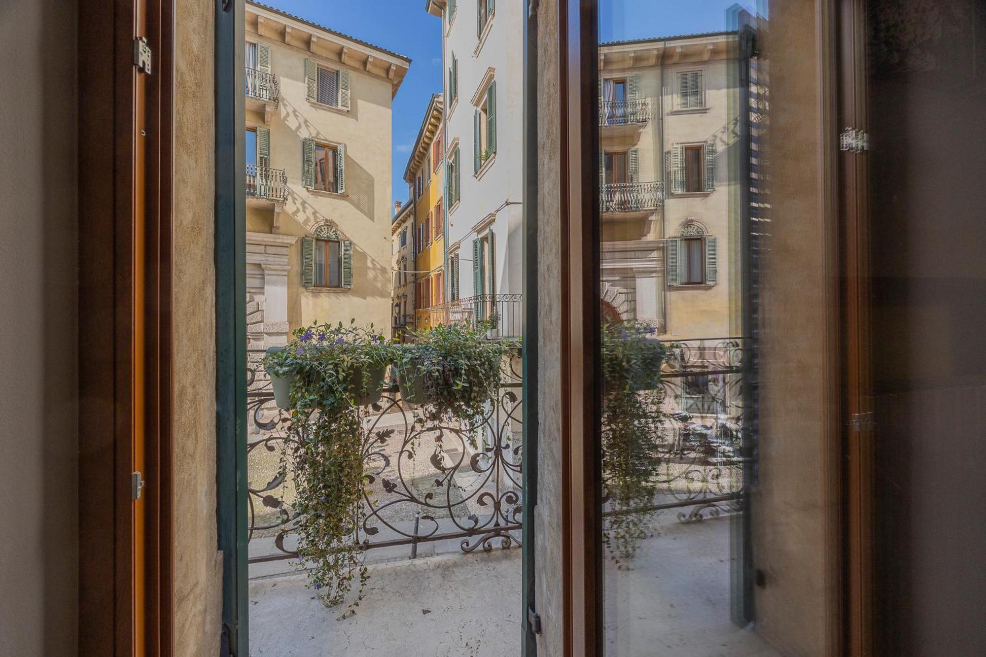 Domus Largo Pescheria Apartment *