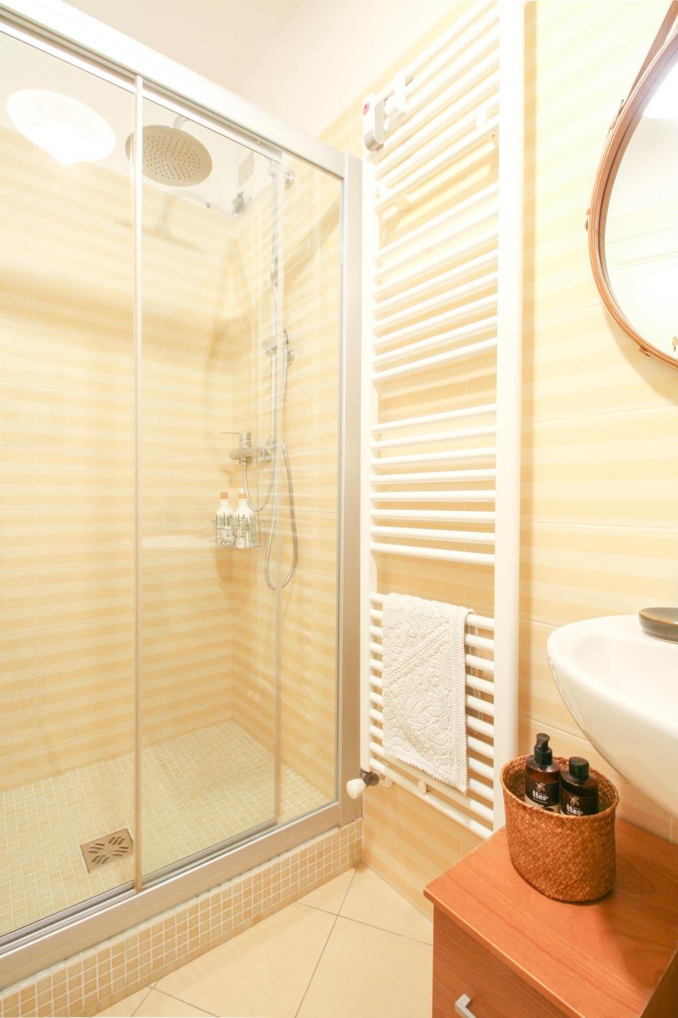 Le Flaneur - Vintage 3*