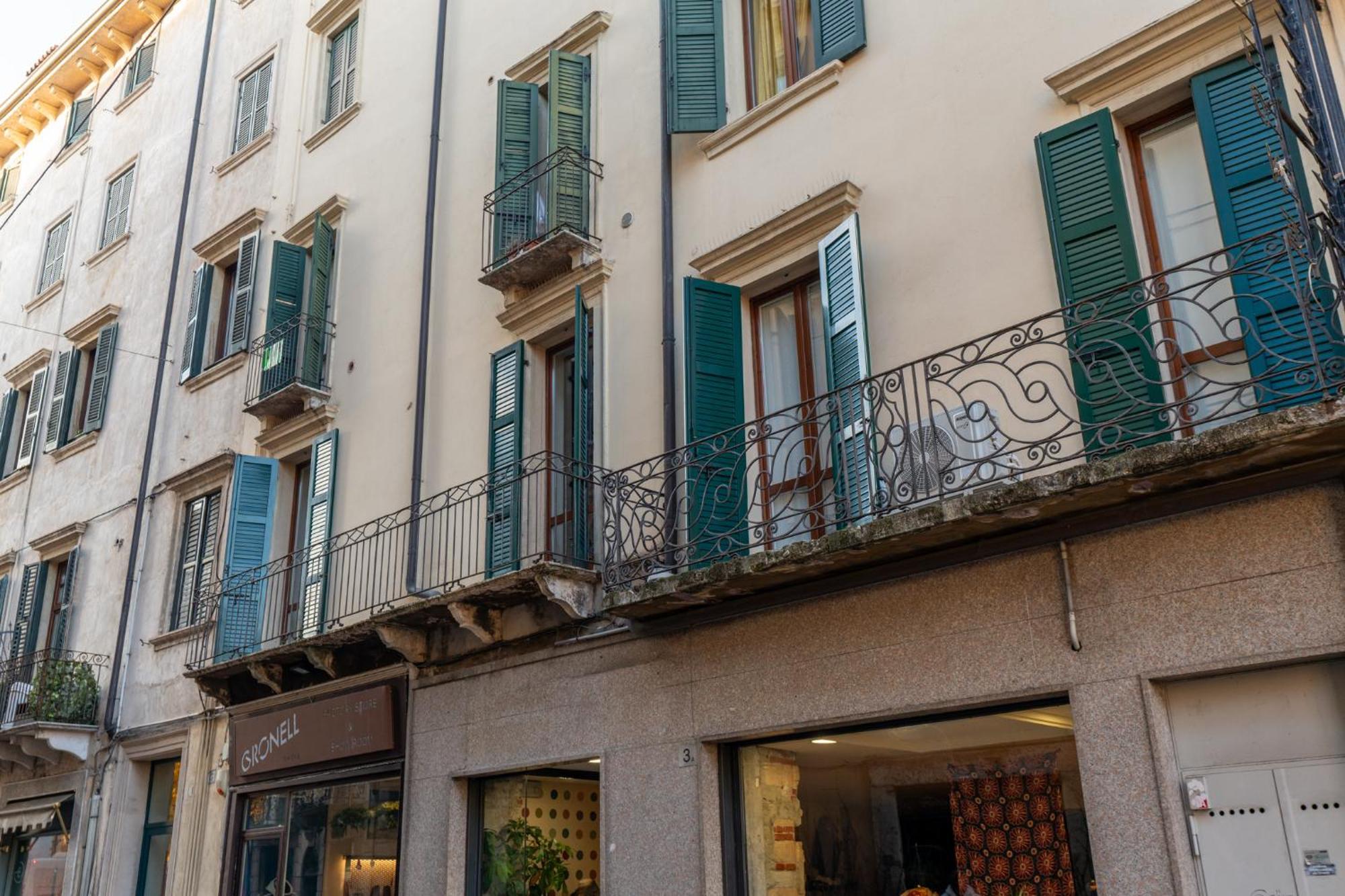 Domus - Dimora Ponte Nuovo Apartment