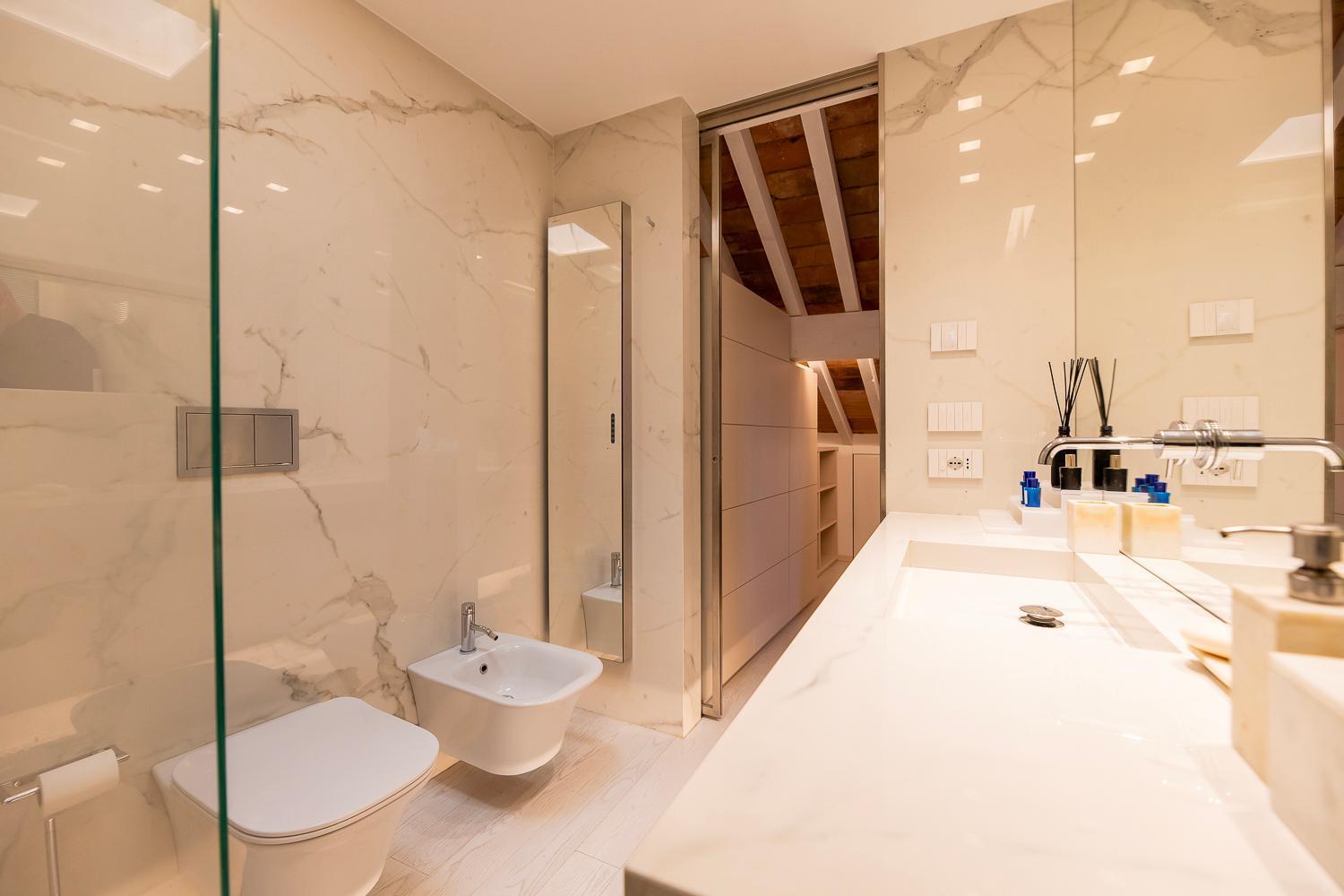Luxury Rooftop Piazza Erbe Apartment *