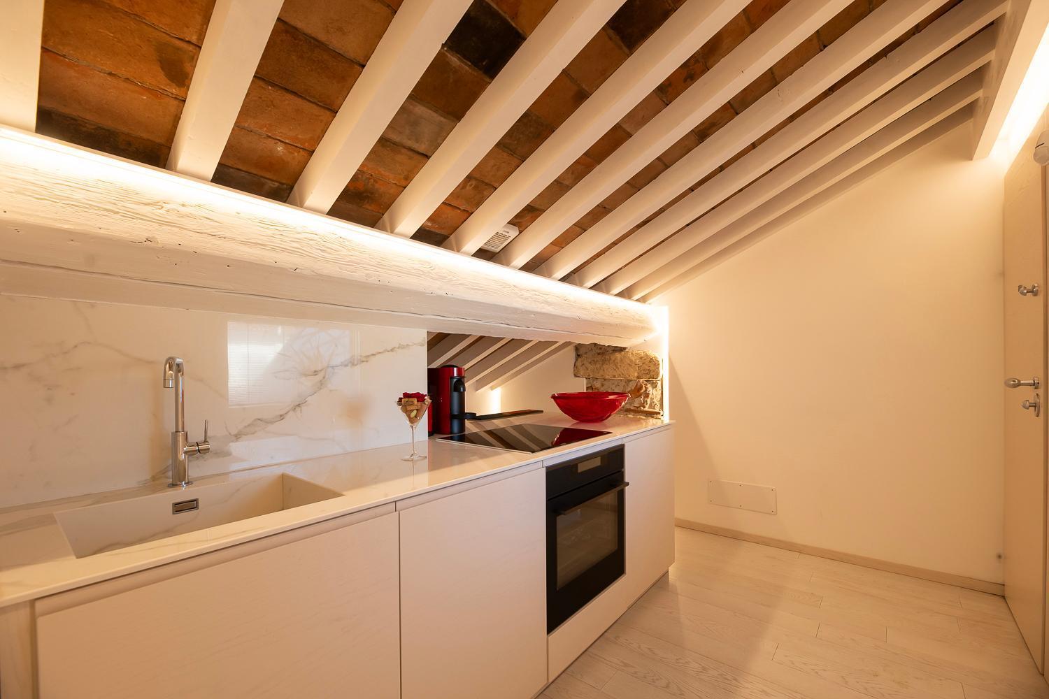 Luxury Rooftop Piazza Erbe Apartment *