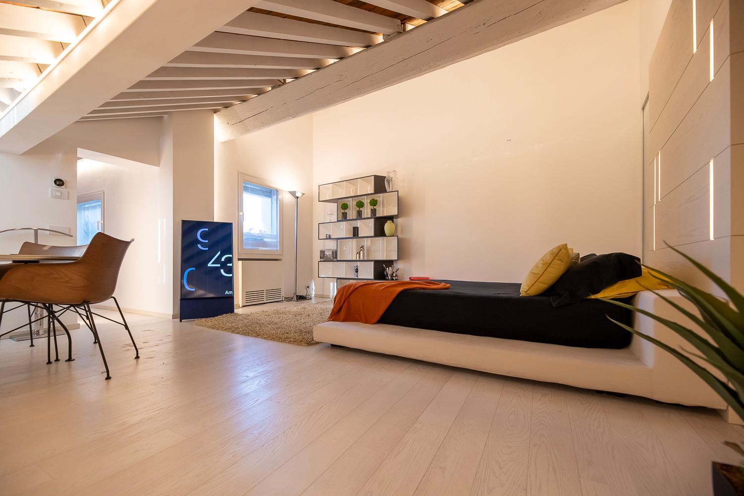 Luxury Rooftop Piazza Erbe Apartment