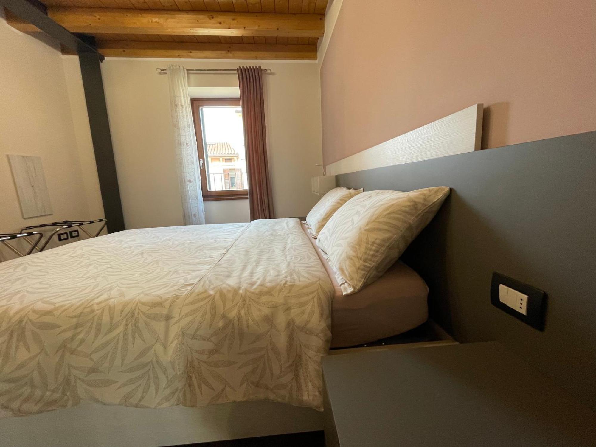 Huoneisto Dimora Rosso San Zeno - Wifi Veloce E Adatto Per Famiglie *