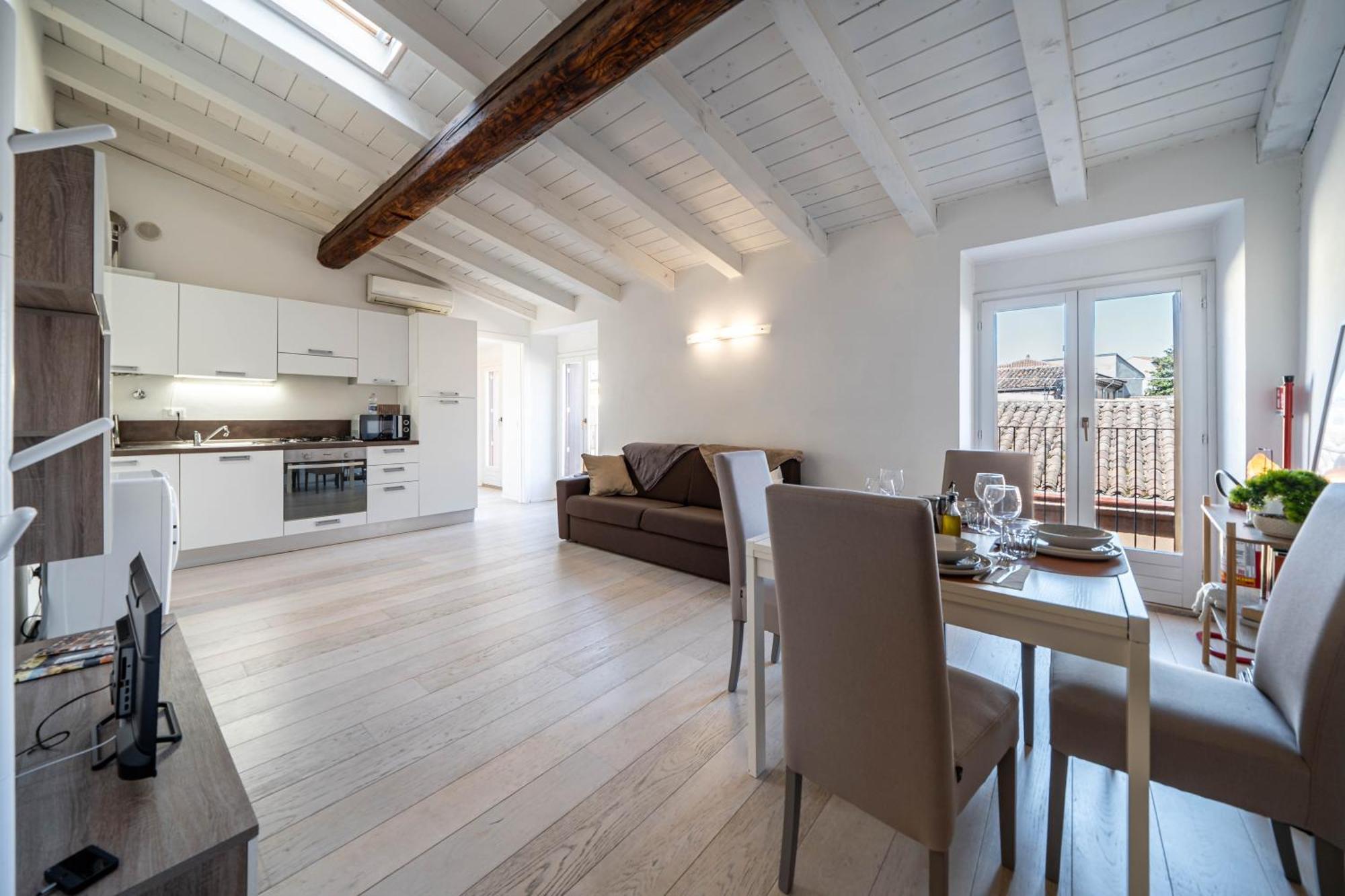 Casa Milu - Vicolo Satiro, Old Town Apartment *