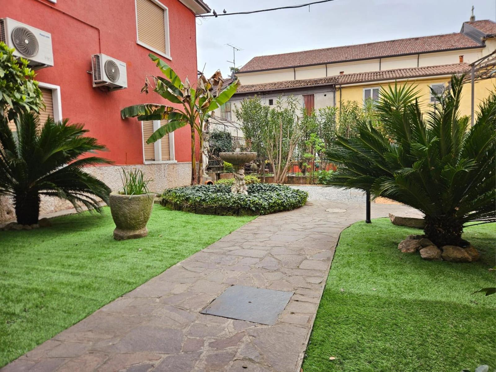 Casa A - Giardino E 3 Posti Auto In Cortile Apartment *
