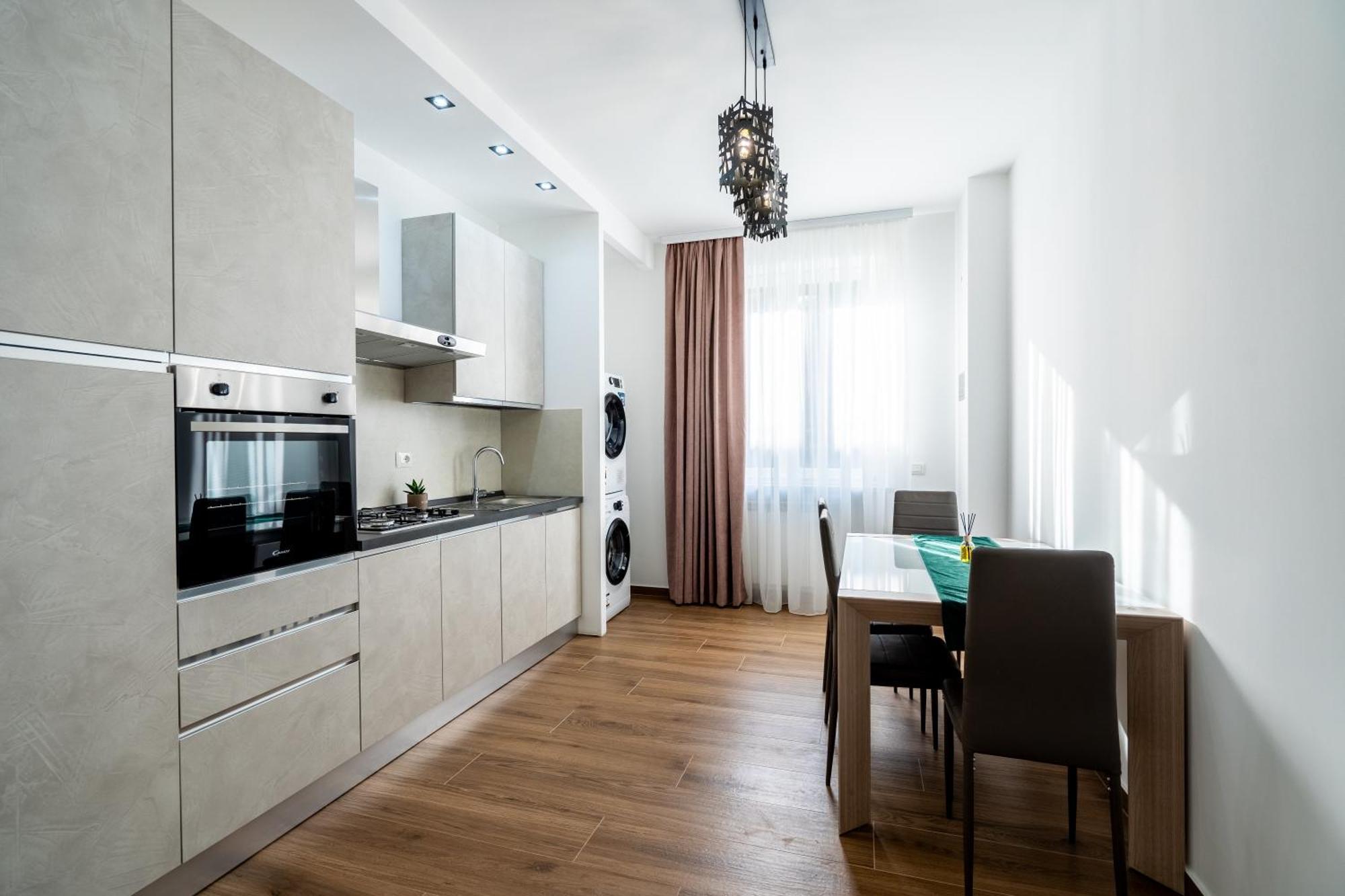 One Fiera With Private Bathroom Apartment *