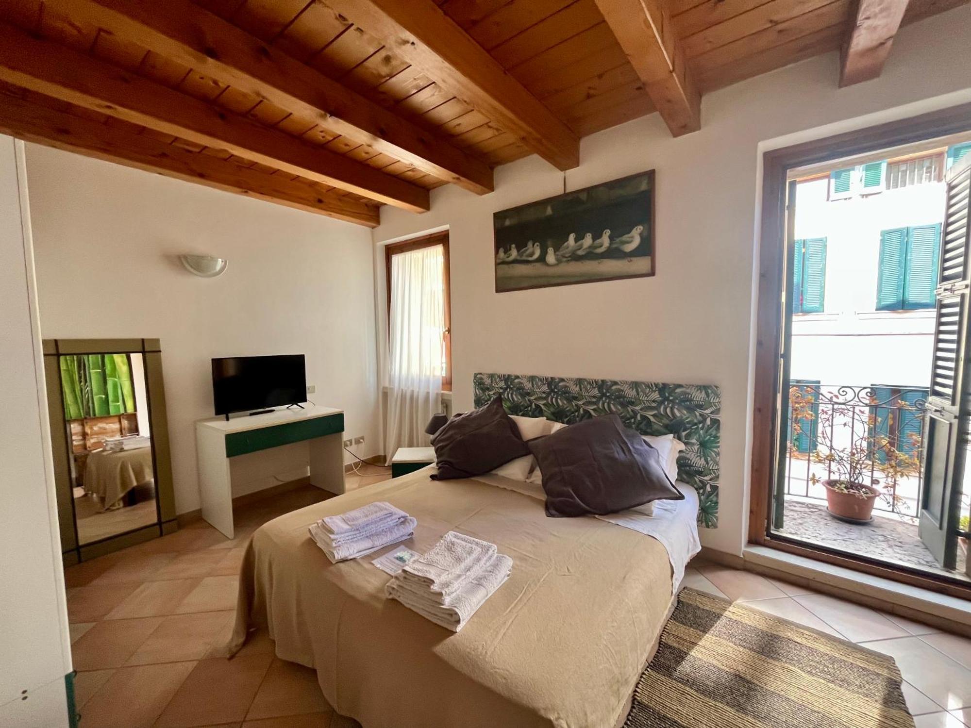 Bright, Cozy In The Heart Of *
